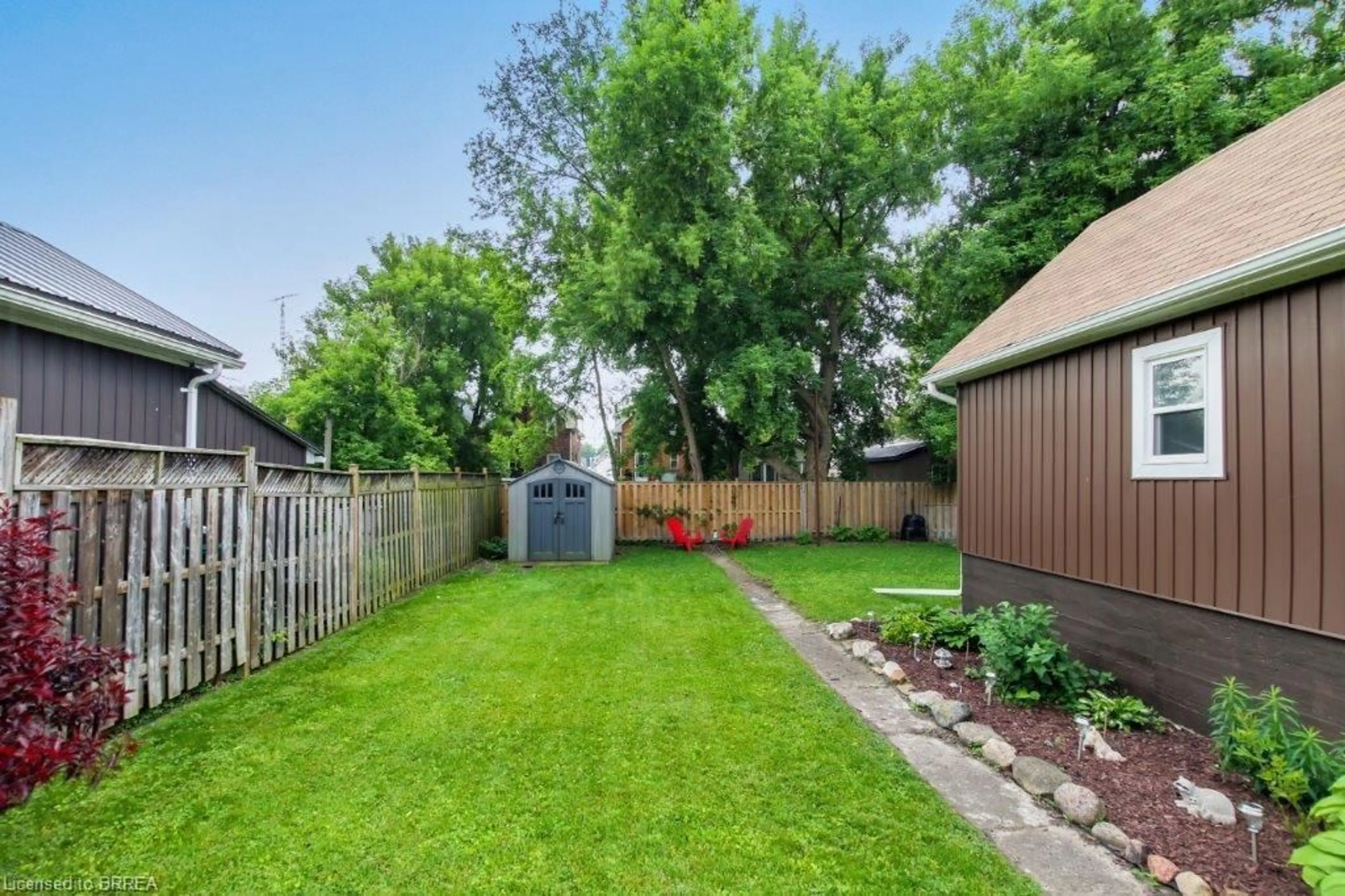 Patio, street for 19 Alice St, Brantford Ontario N3R 1Y1