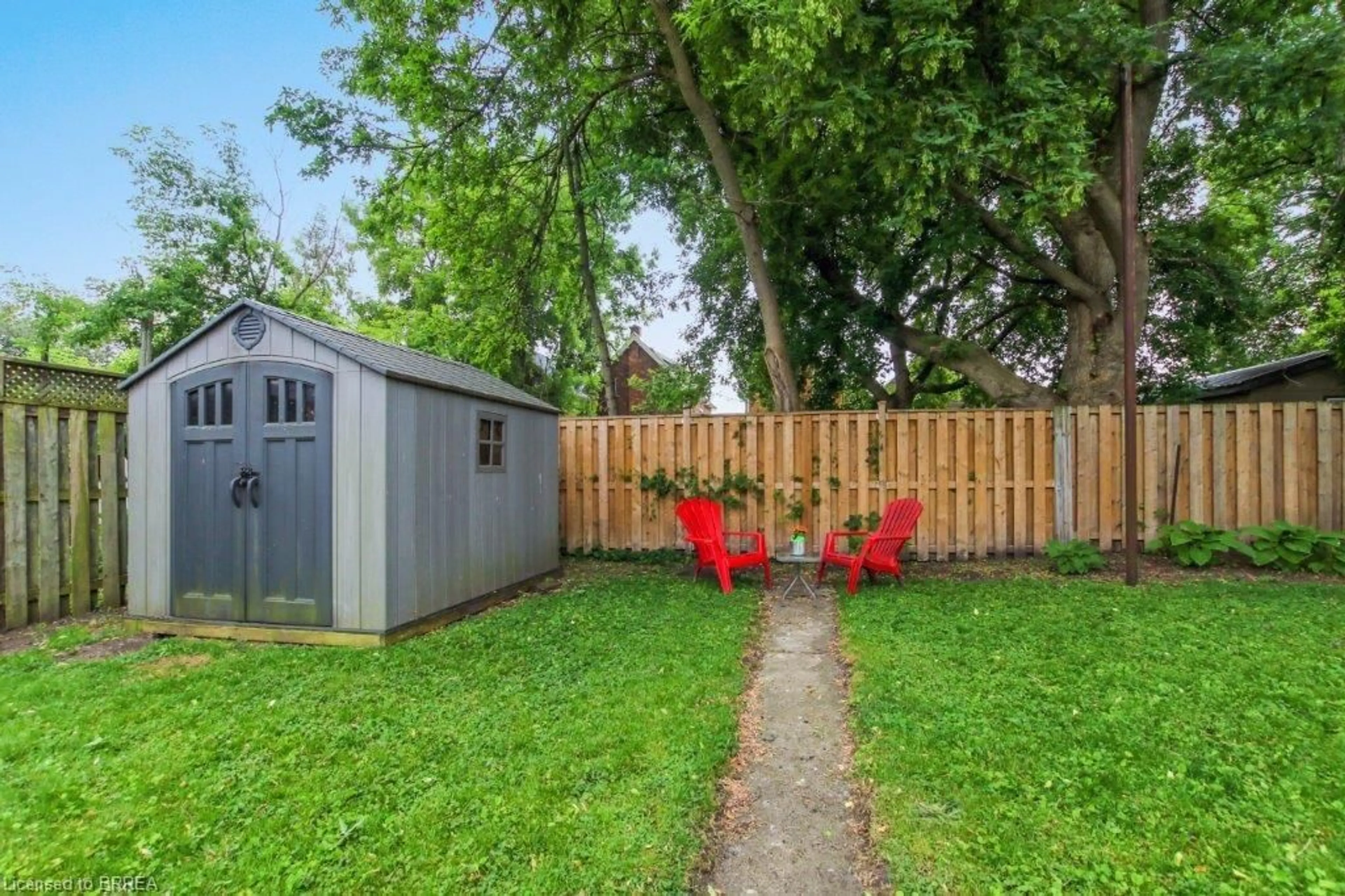 Shed for 19 Alice St, Brantford Ontario N3R 1Y1