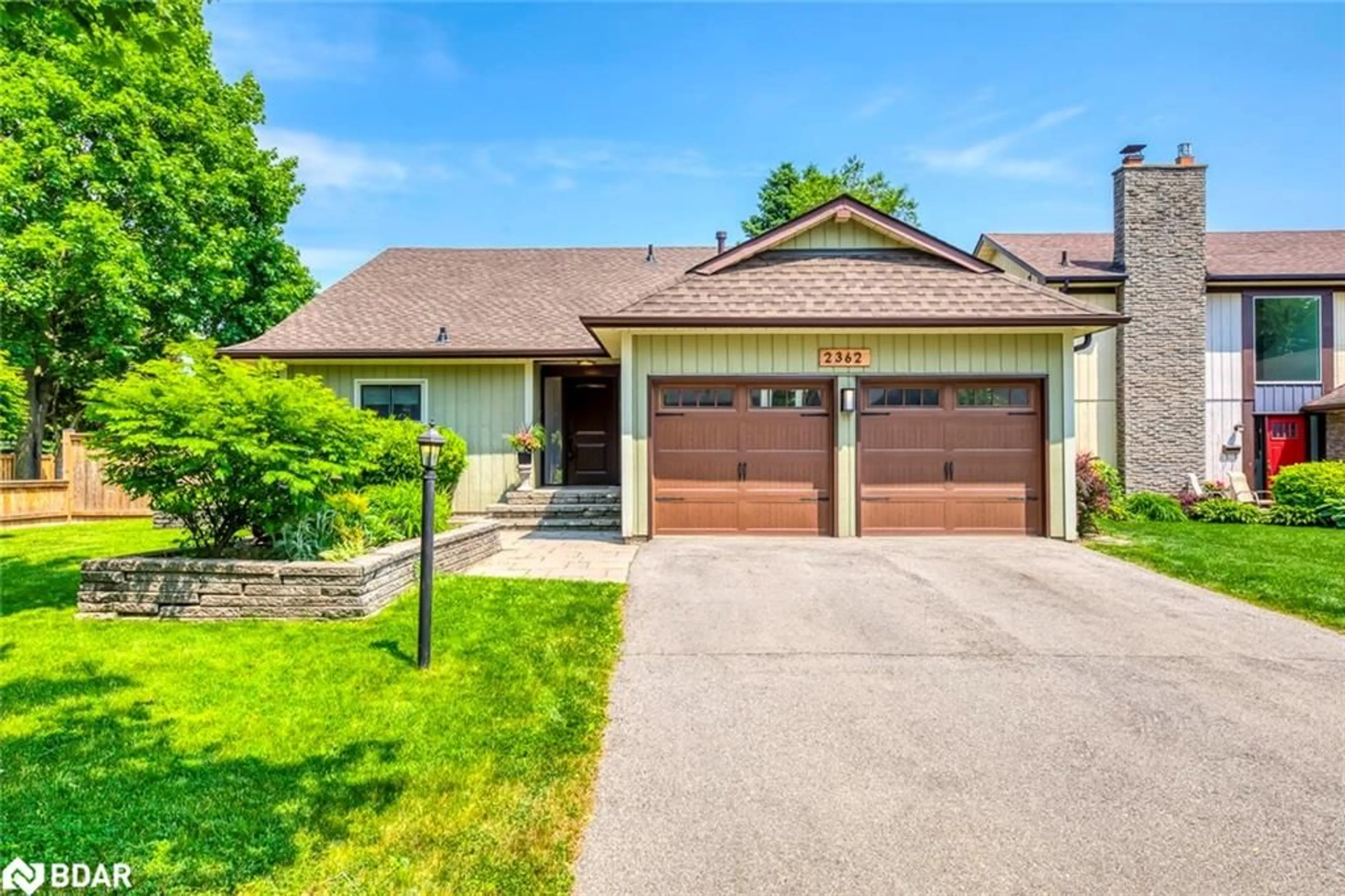 Home with brick exterior material, street for 2362 Sinclair Cir, Burlington Ontario L7P 3B3