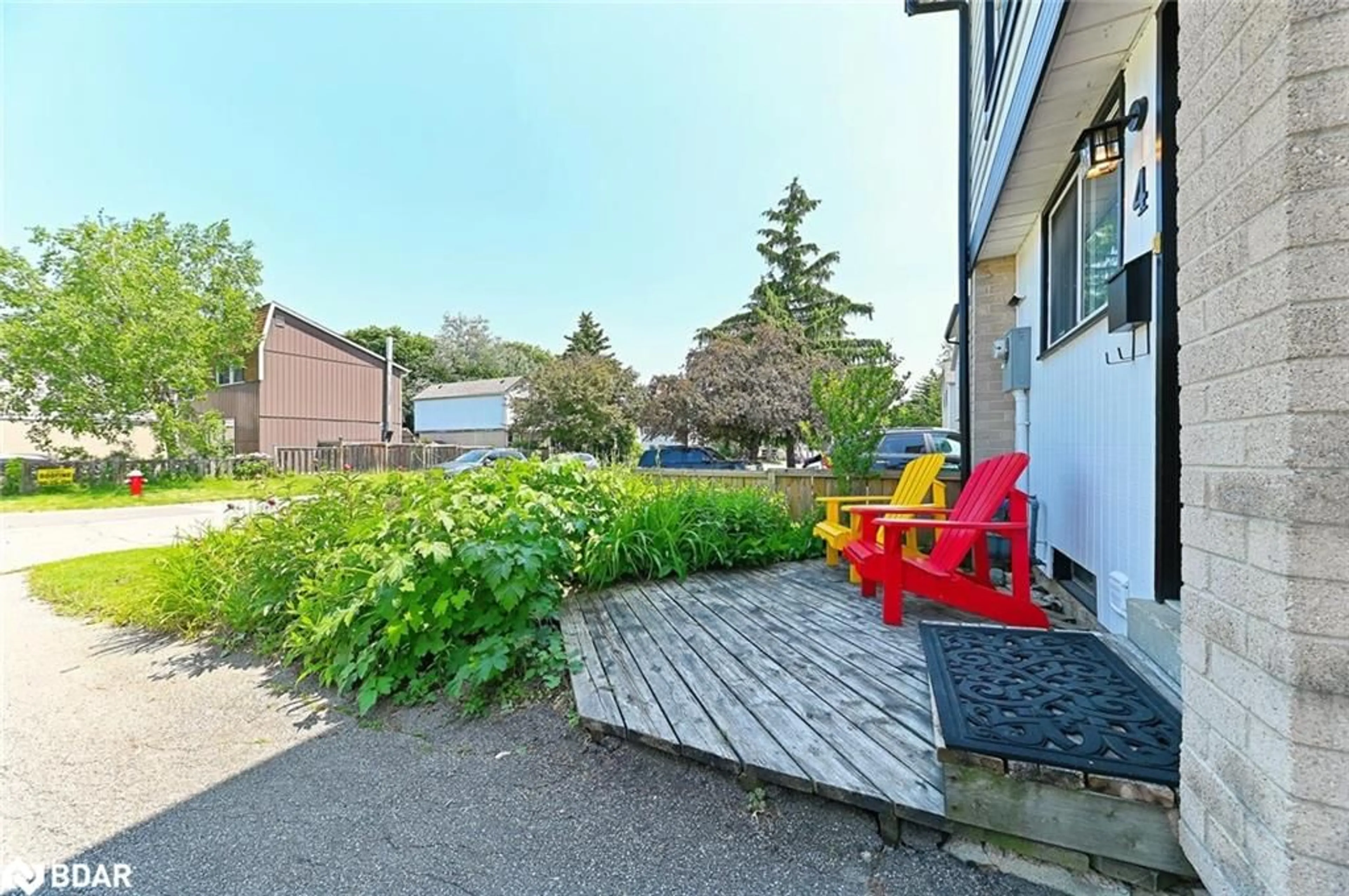 Patio, street for 4 Greenfield Sq, Brampton Ontario L6S 2J3