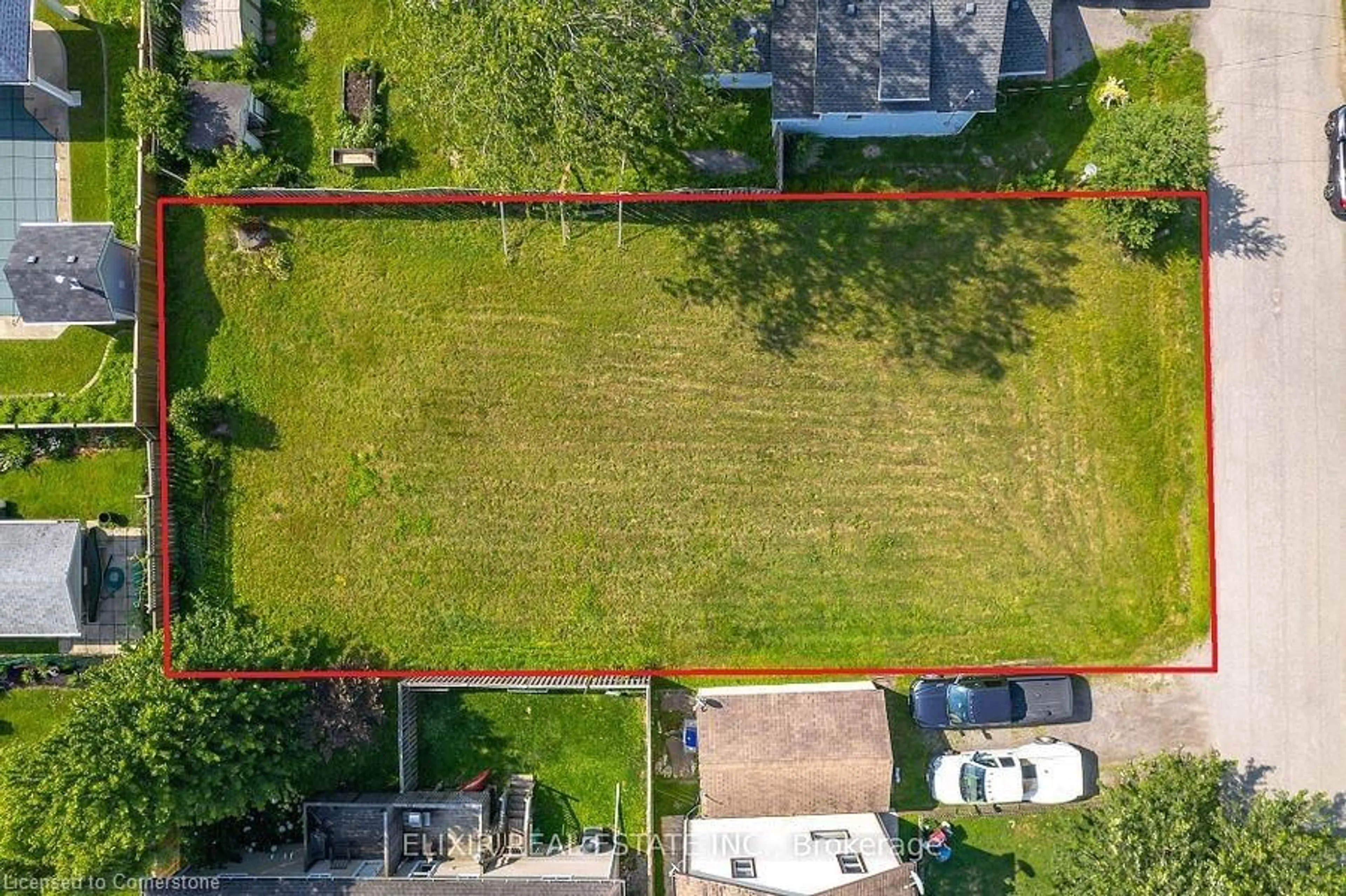 A pic from outside/outdoor area/front of a property/back of a property/a pic from drone, street for 401 Nelson Ave, Fort Erie Ontario L2A 1G4