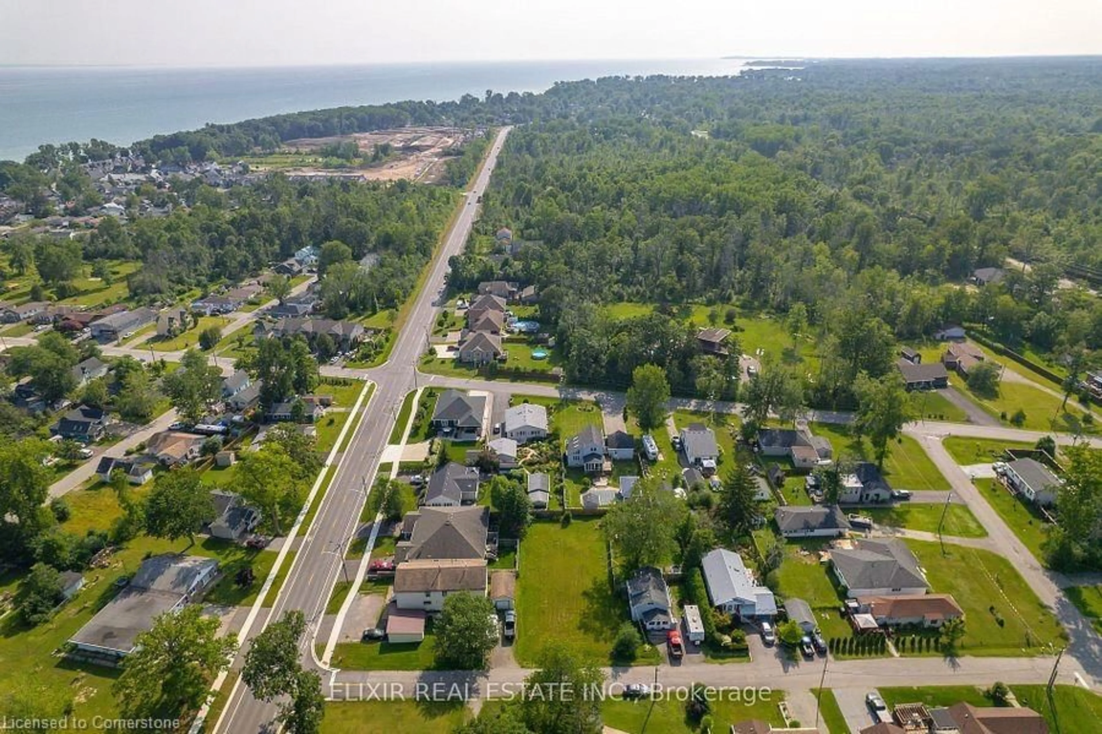 A pic from outside/outdoor area/front of a property/back of a property/a pic from drone, water/lake/river/ocean view for 401 Nelson Ave, Fort Erie Ontario L2A 1G4