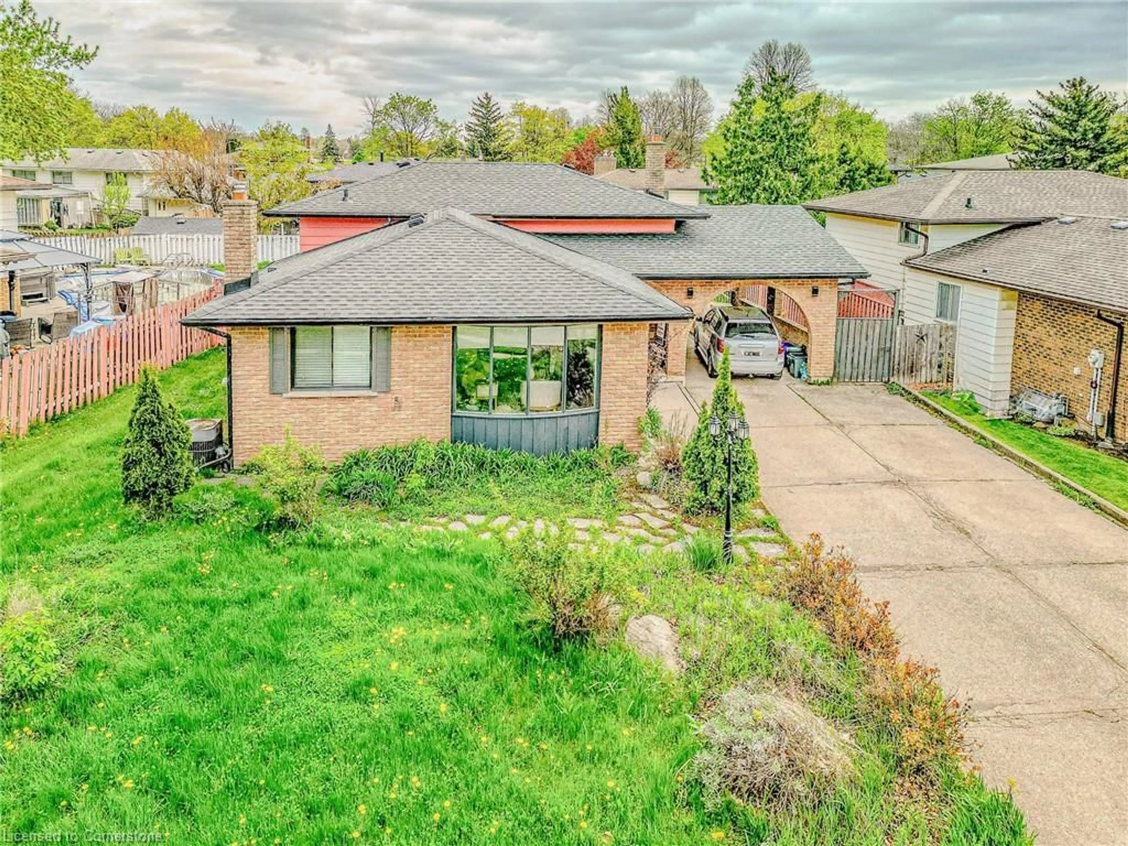 A pic from outside/outdoor area/front of a property/back of a property/a pic from drone, street for 7248 Casey St, Niagara Falls Ontario L2J 3R2