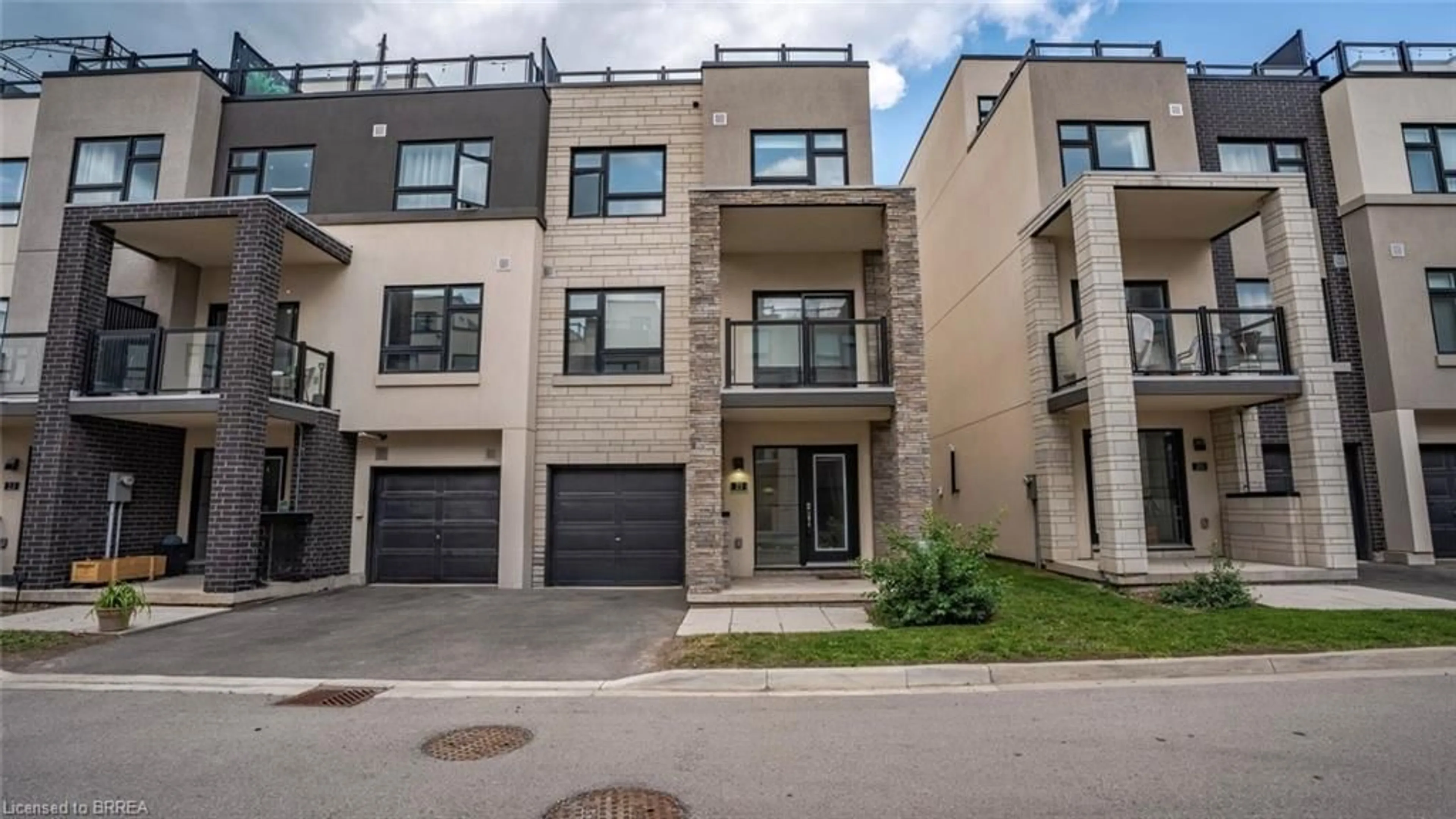 Home with brick exterior material, street for 1121 Cooke Blvd #21, Burlington Ontario L7T 0C3