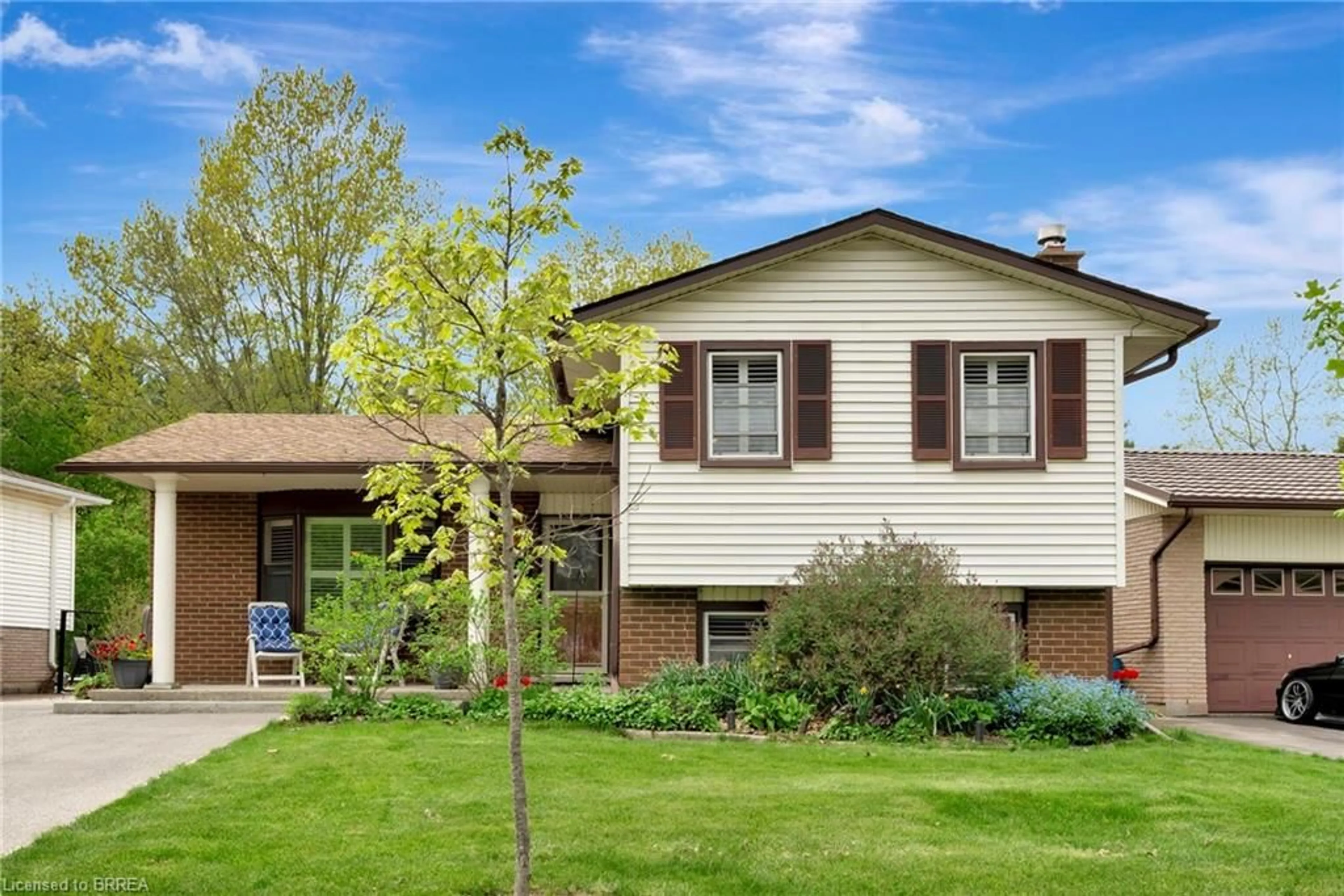 Home with vinyl exterior material, street for 136 Brantwood Park Rd, Brantford Ontario N3P 1G3