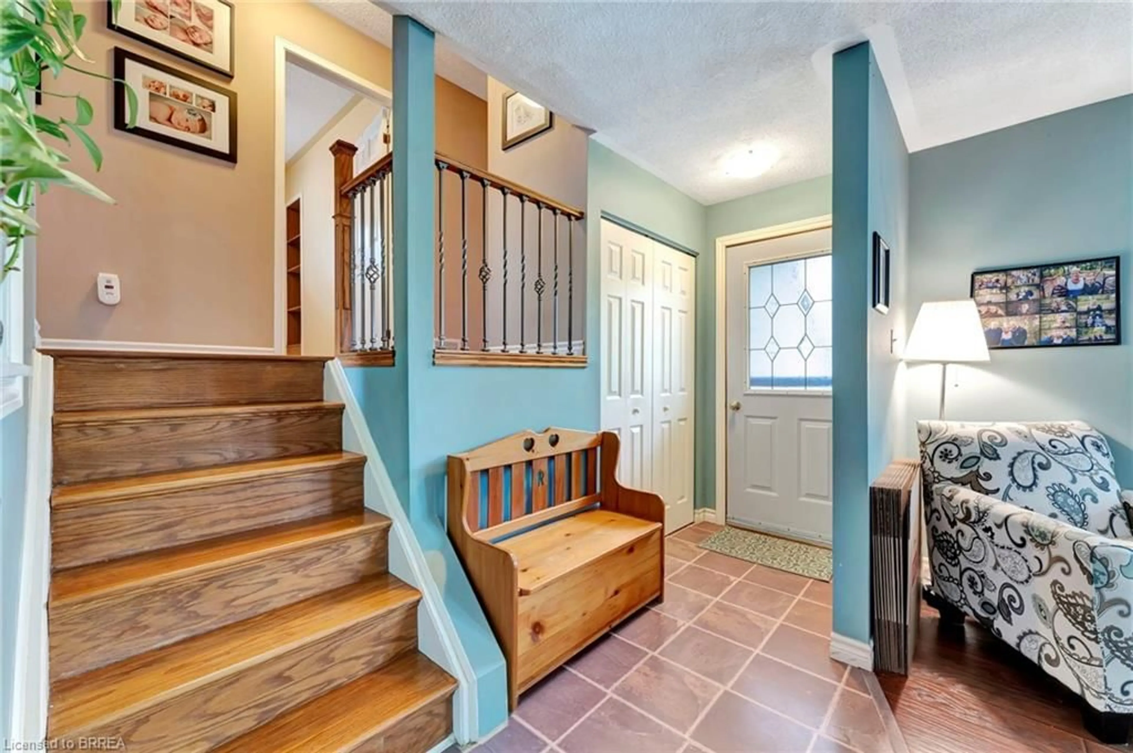 Indoor entryway for 136 Brantwood Park Rd, Brantford Ontario N3P 1G3