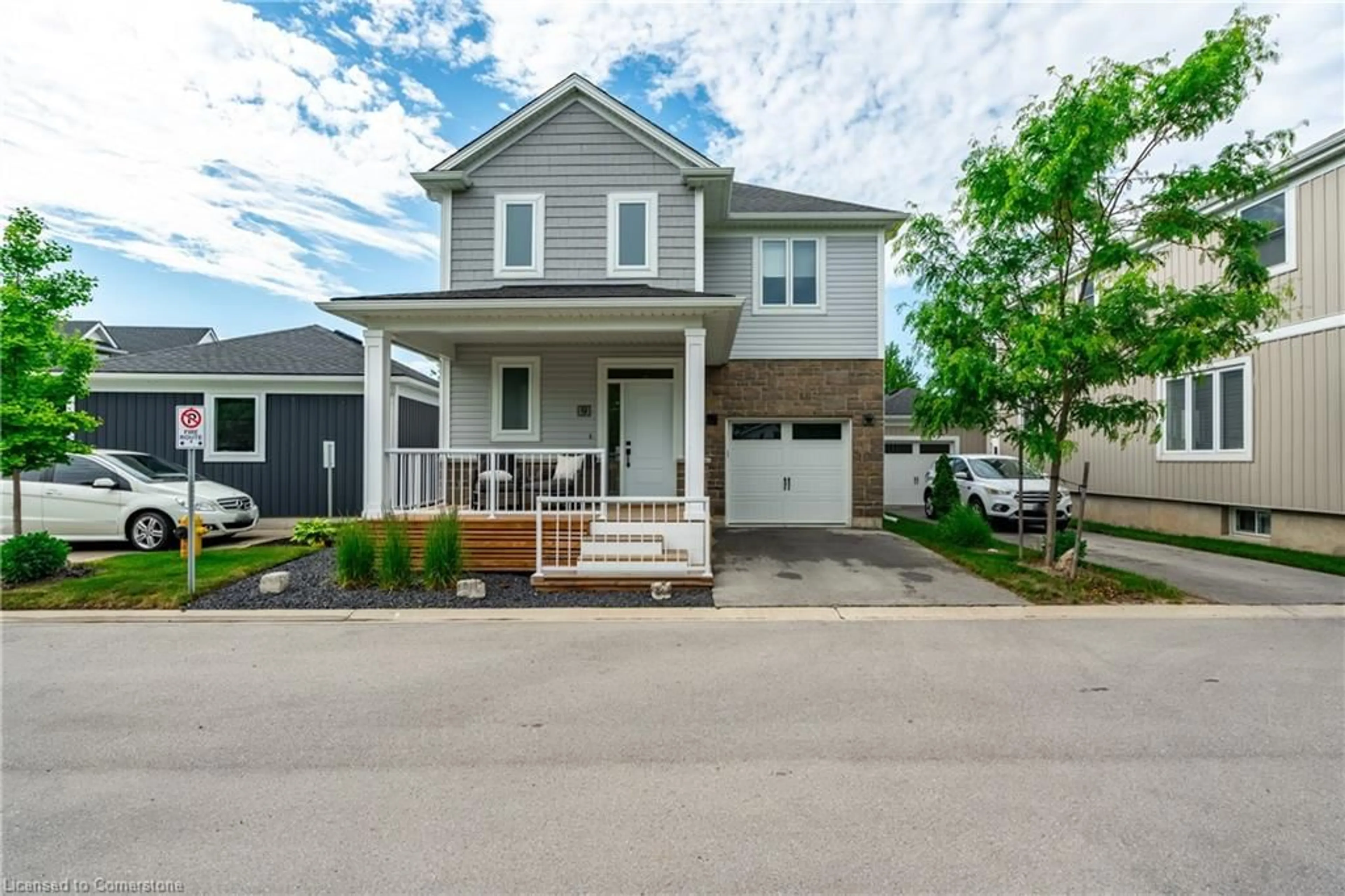 Home with vinyl exterior material, street for 9 Princeton Common, St. Catharines Ontario L2N 2H2