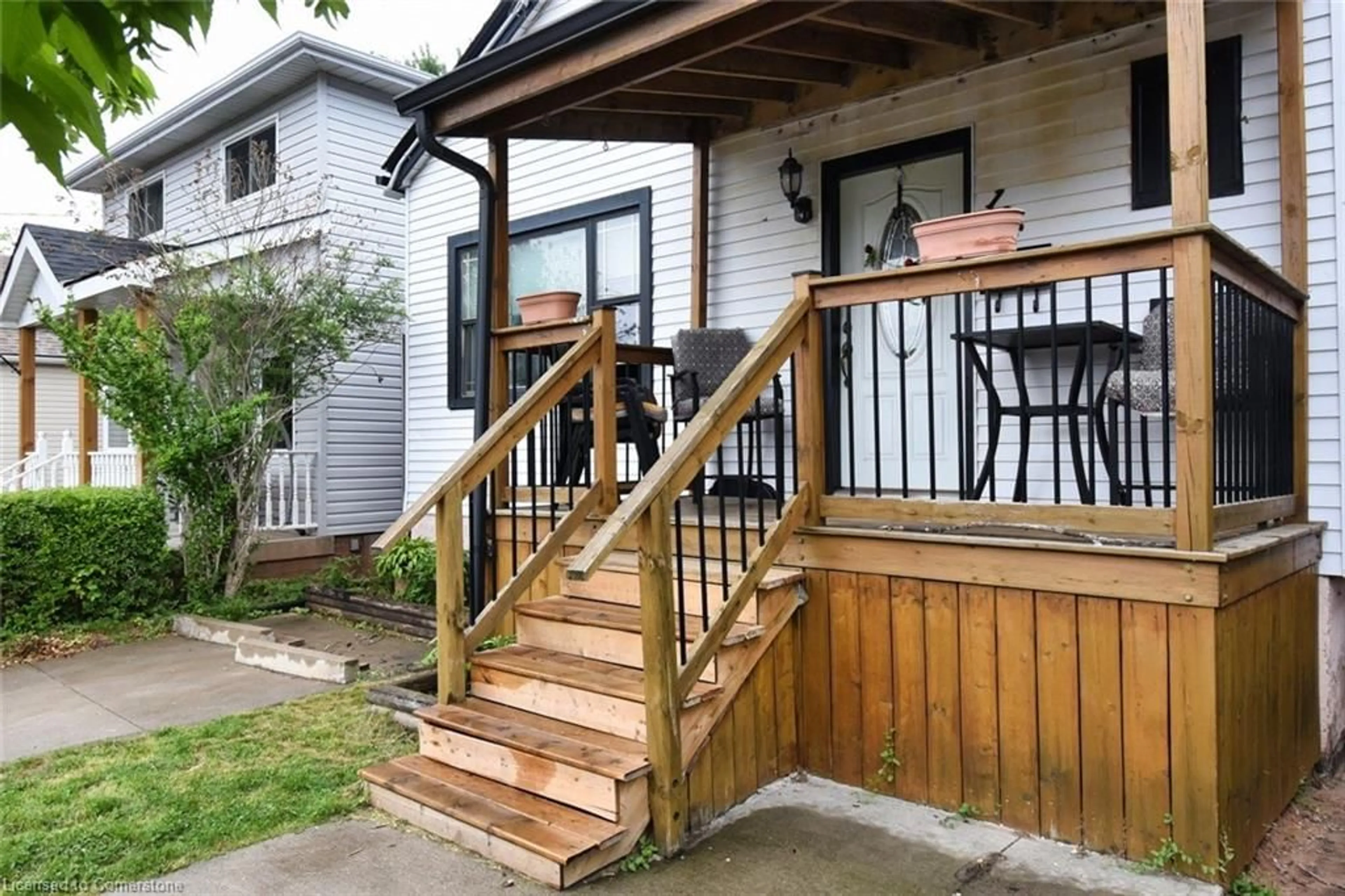 Patio, street for 106 Ivon Ave, Hamilton Ontario L8H 5S6