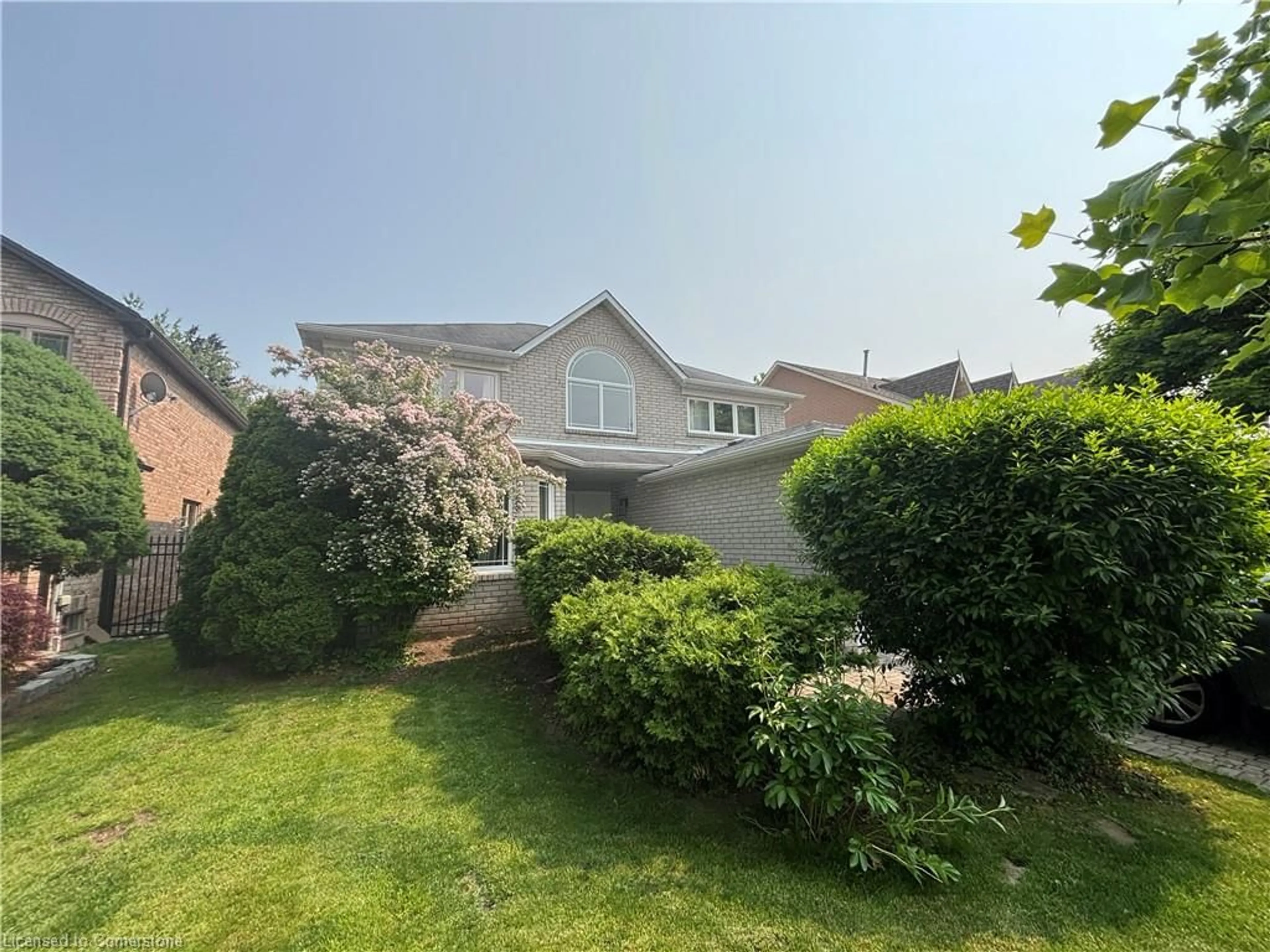 A pic from outside/outdoor area/front of a property/back of a property/a pic from drone, street for 1202 Ballantry Rd, Oakville Ontario L6H 5M7