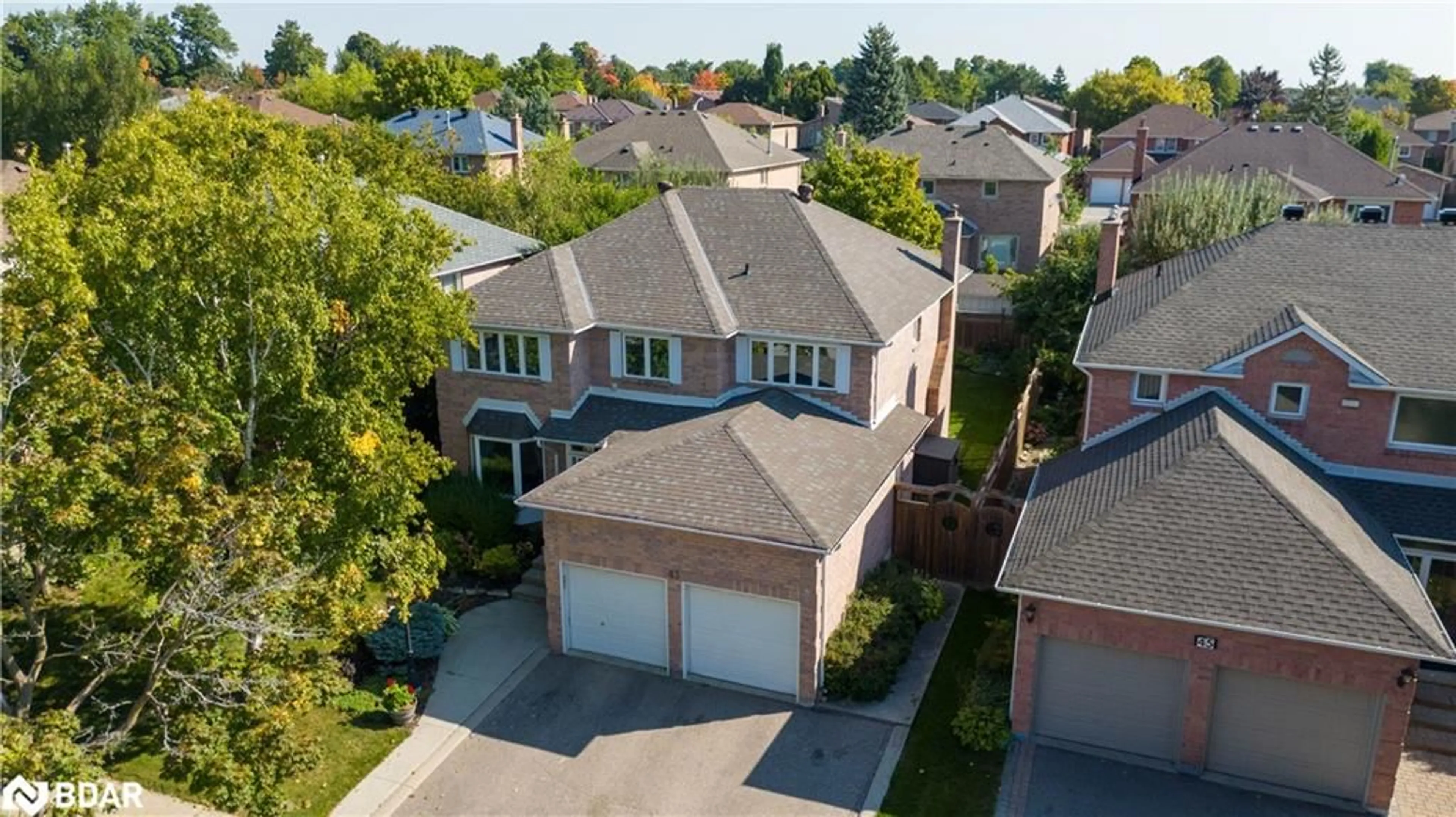 A pic from outside/outdoor area/front of a property/back of a property/a pic from drone, street for 43 Waterhouse Way, Richmond Hill Ontario L4C 9H5