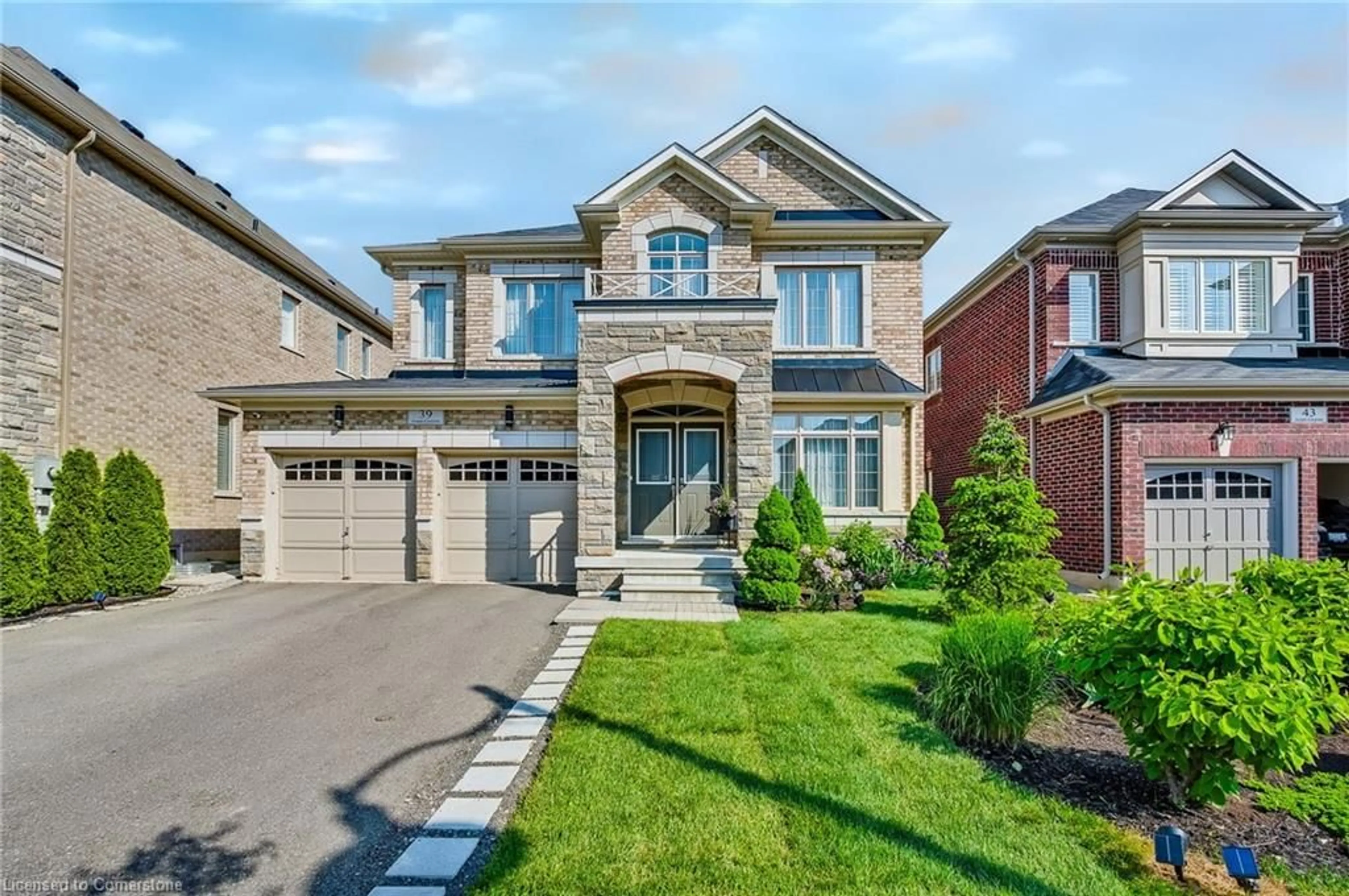 Home with brick exterior material, street for 39 Avanti Cres, Waterdown Ontario L8B 1W7