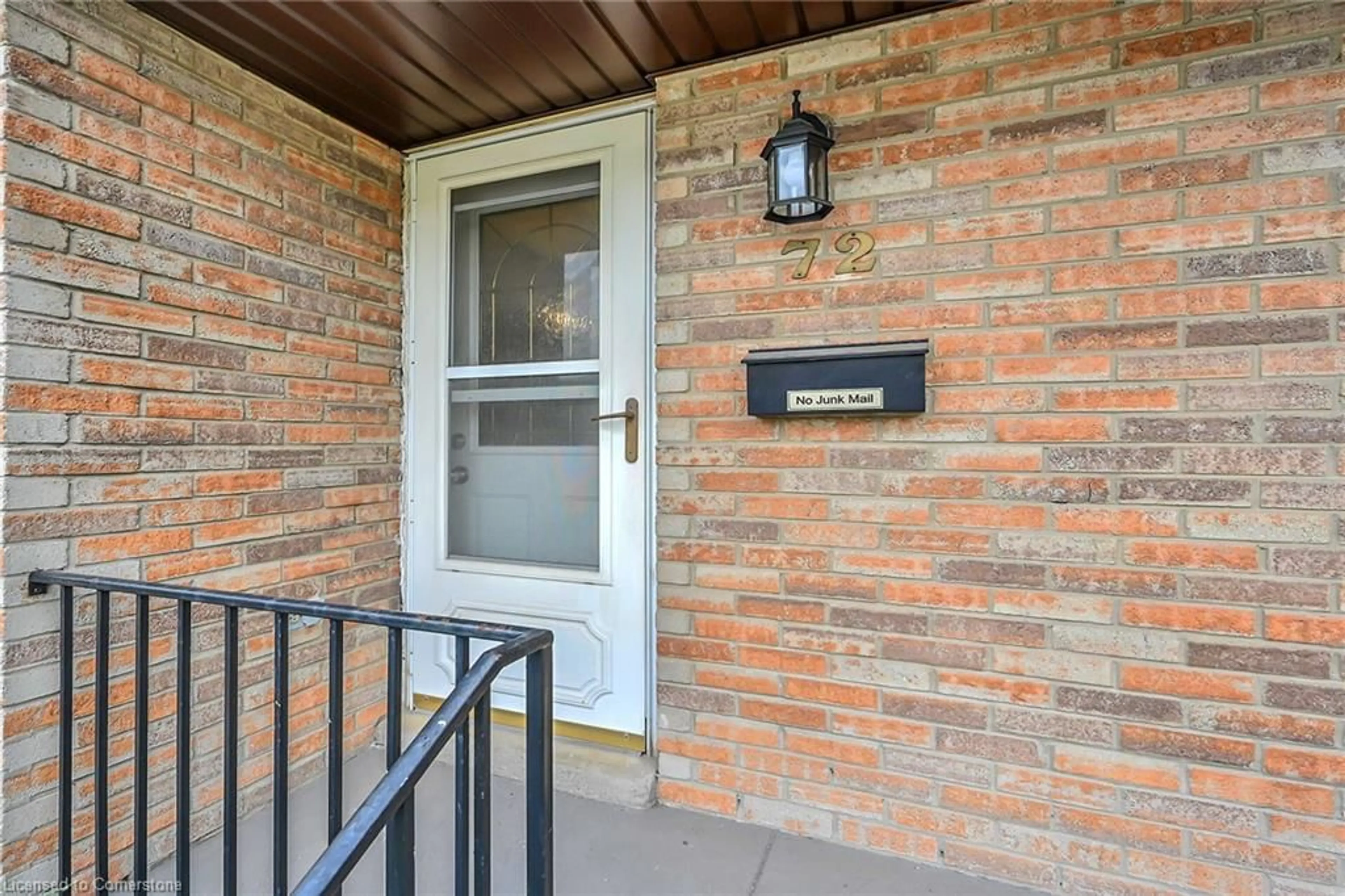 Indoor entryway for 10 Angus Rd #72, Hamilton Ontario L8K 6K3