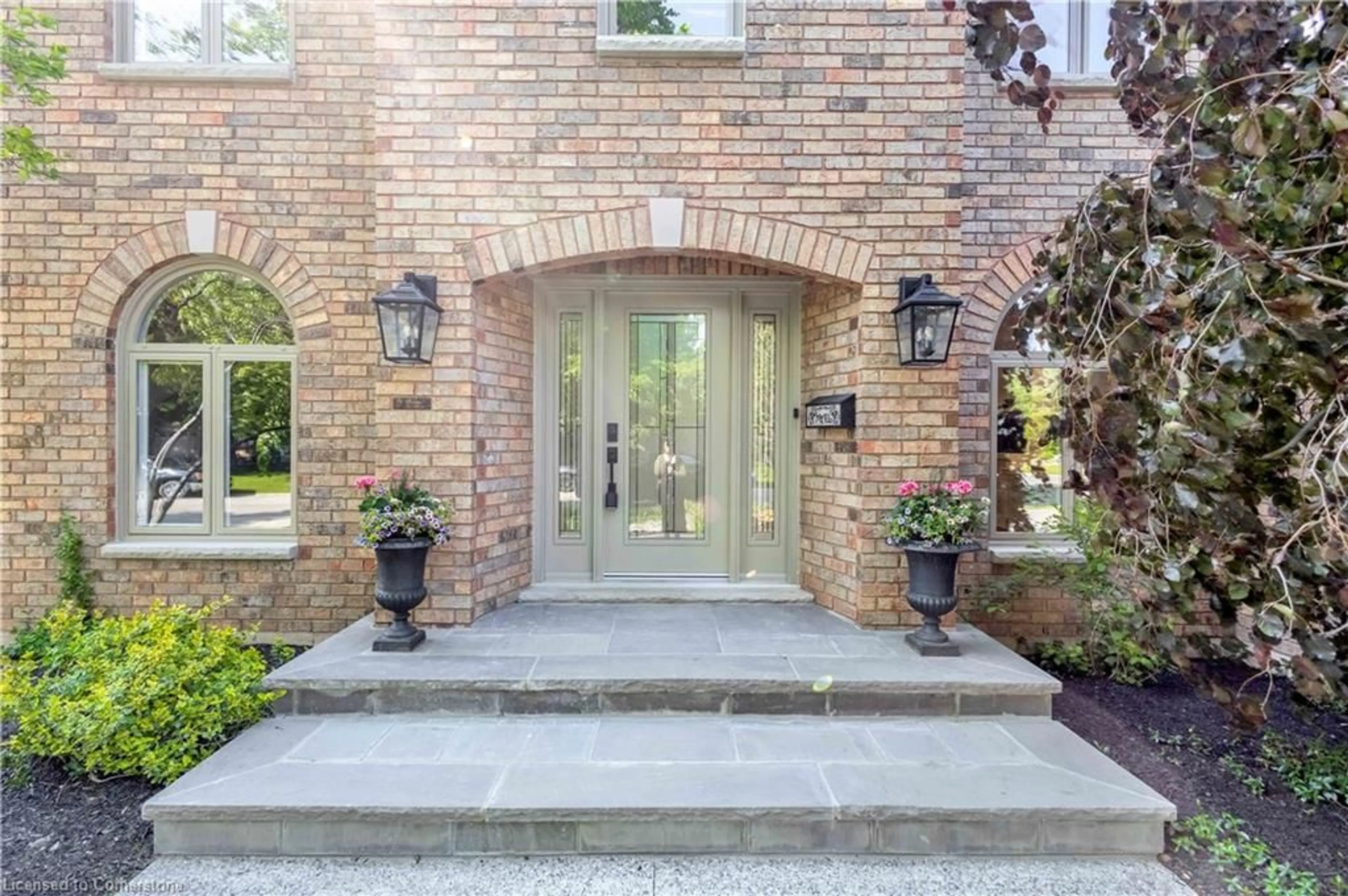 Indoor entryway for 214 Greenbriar Rd, Ancaster Ontario L9G 4V4