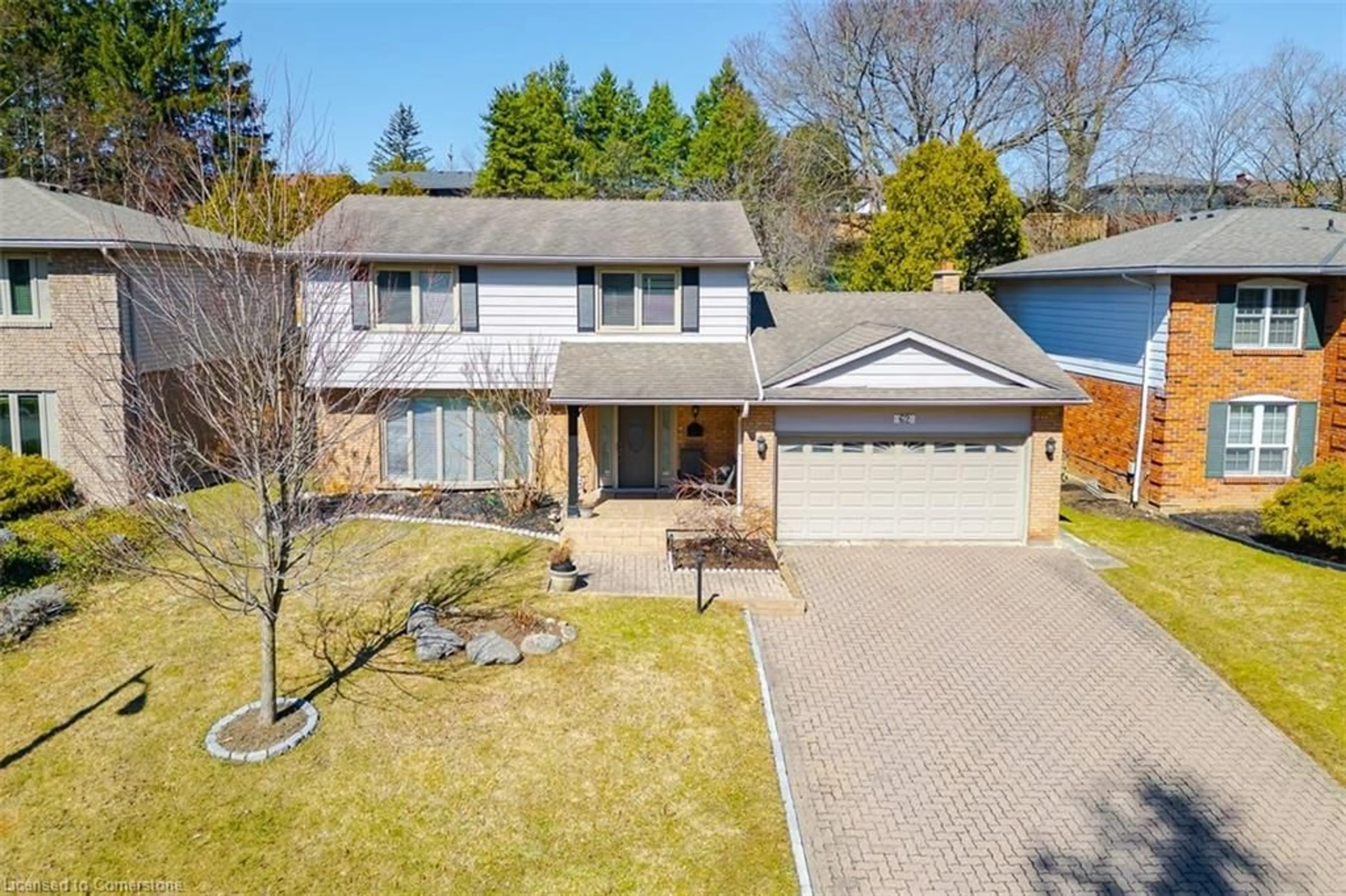 A pic from outside/outdoor area/front of a property/back of a property/a pic from drone, street for 62 Terrace Dr, Dundas Ontario L9H 3X2
