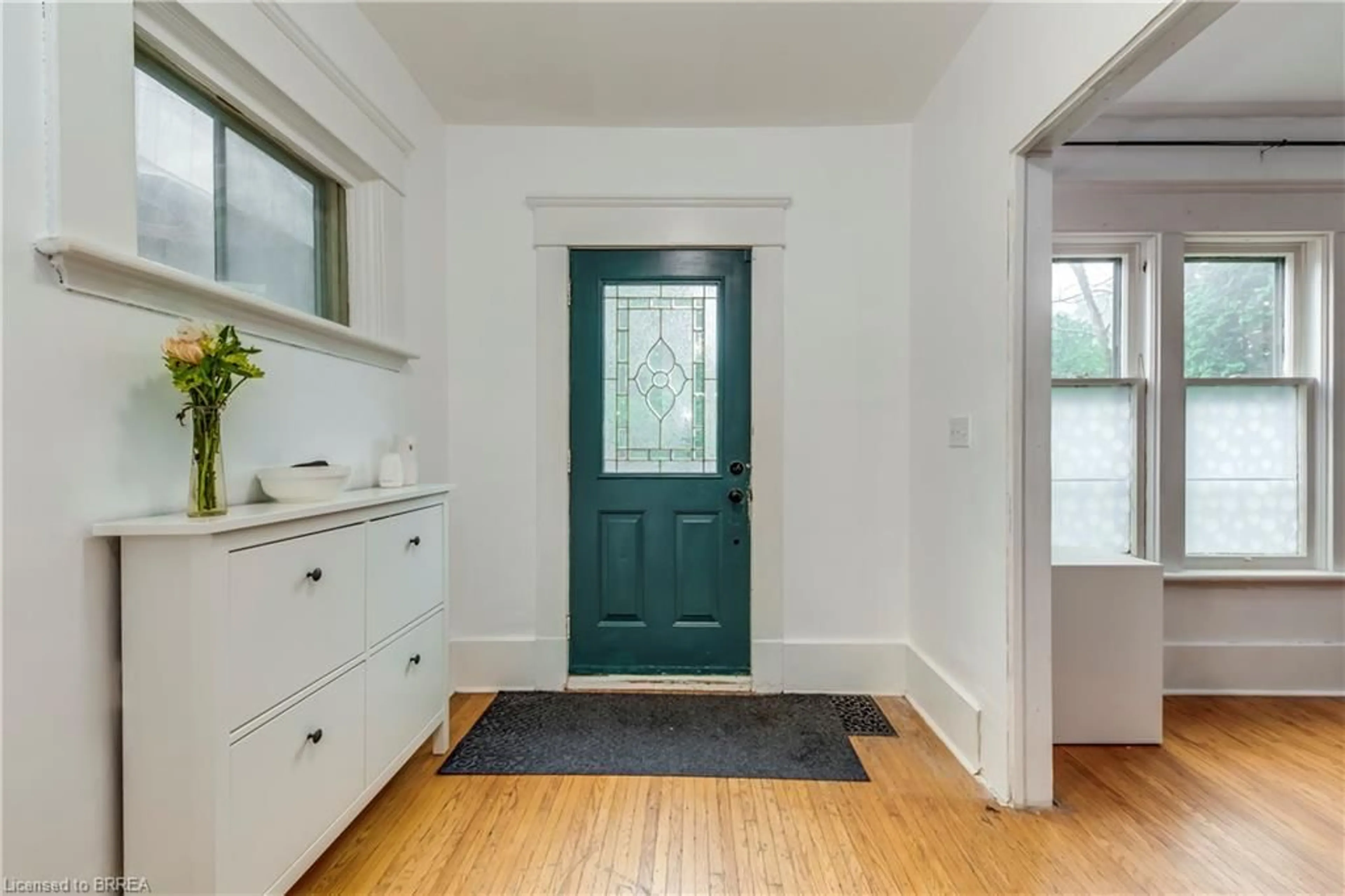 Indoor entryway for 92 Park Ave, Brantford Ontario N3S 5H6
