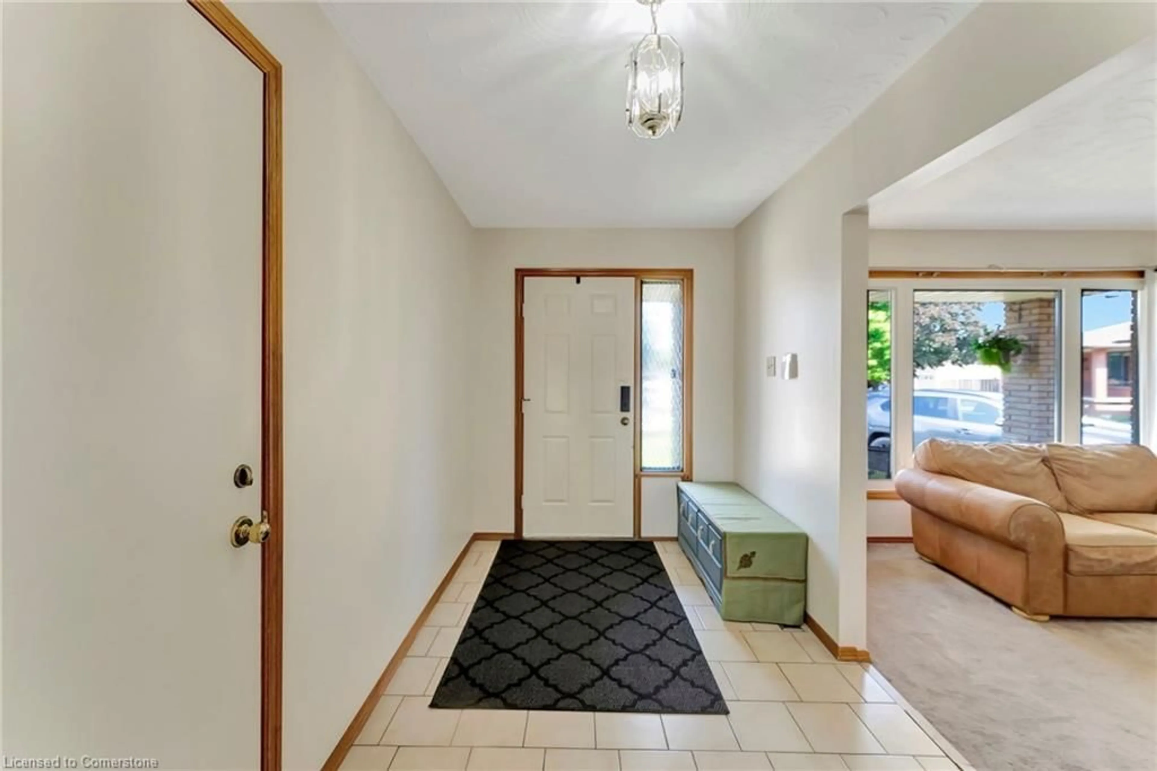Indoor foyer for 182 Solomon Cres, Hamilton Ontario L8W 2G7