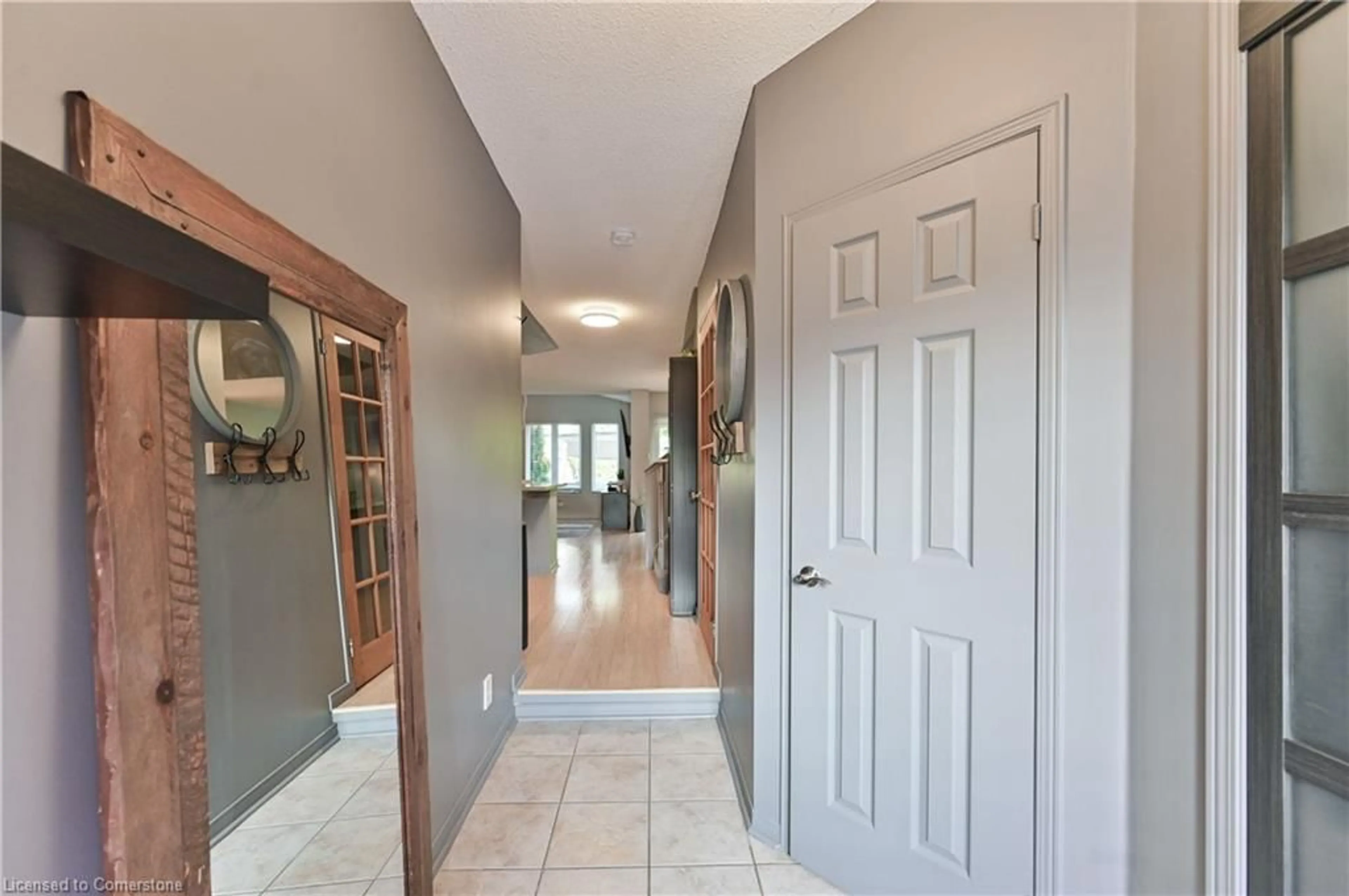 Indoor entryway for 7514 Black Walnut Trail, Mississauga Ontario L5N 8A9