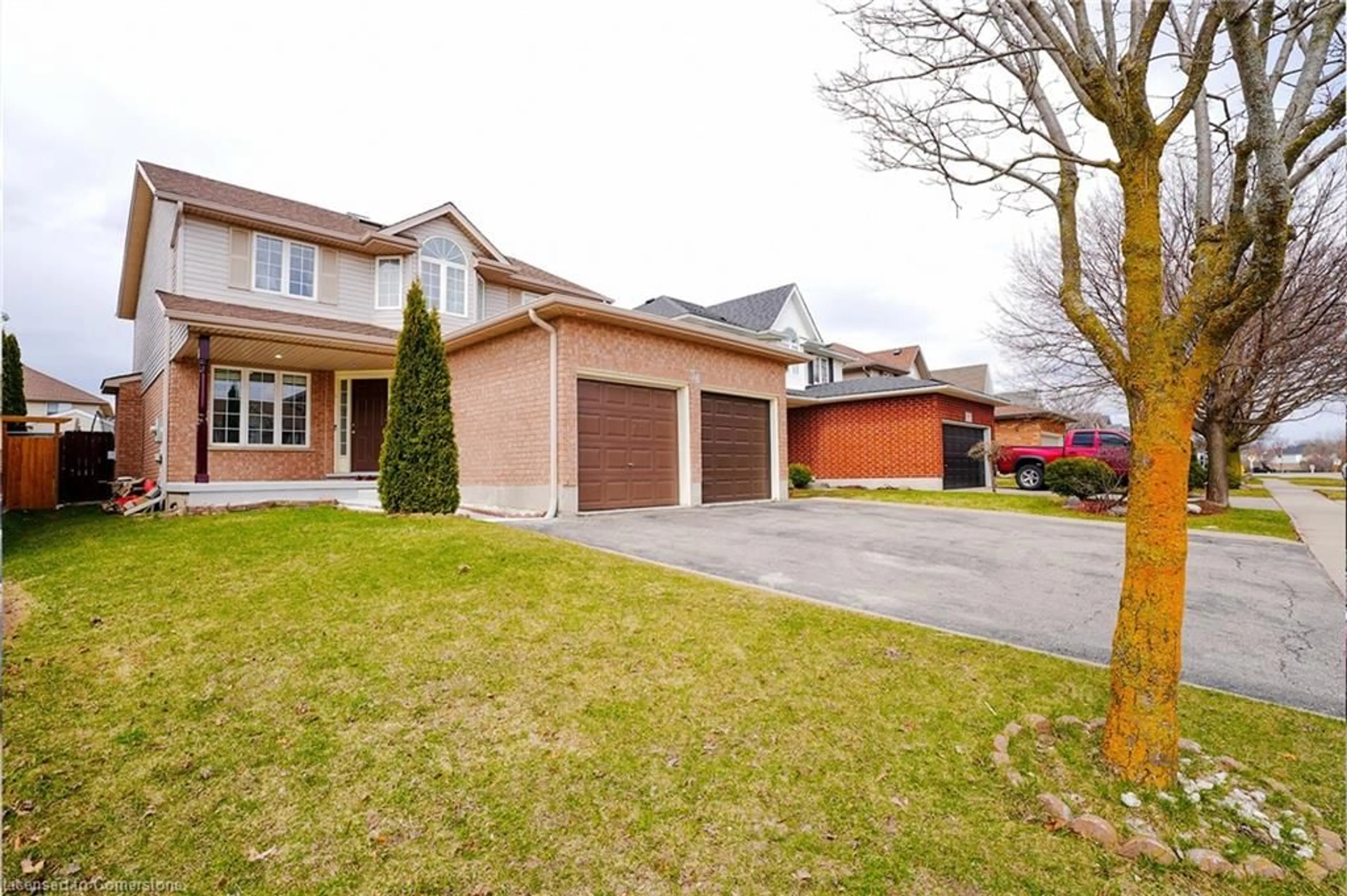Home with brick exterior material, street for 76 Country Club Dr, Cambridge Ontario N1T 1Z8