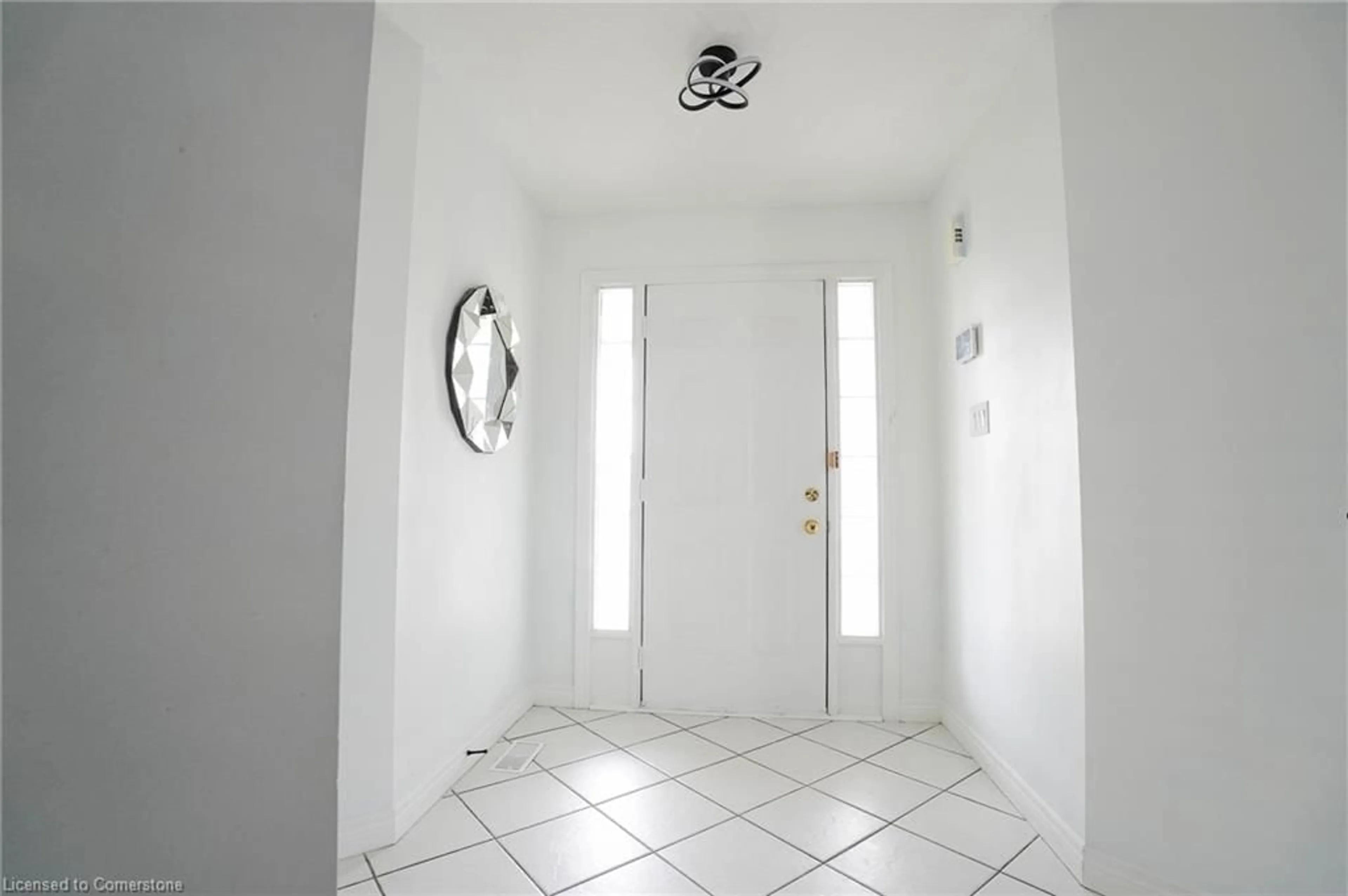 Indoor foyer for 76 Country Club Dr, Cambridge Ontario N1T 1Z8