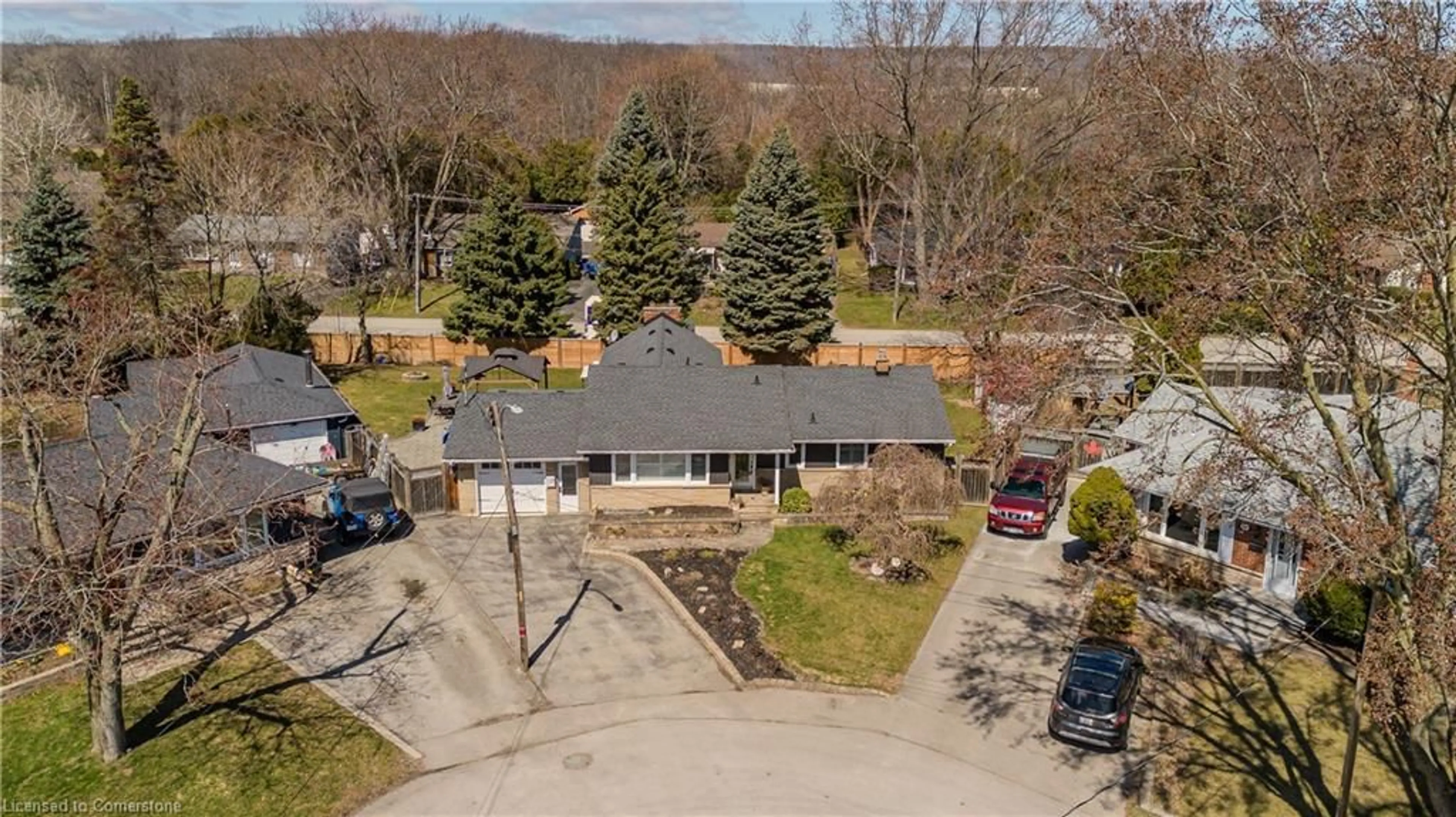 A pic from outside/outdoor area/front of a property/back of a property/a pic from drone, unknown for 1100 Dovercourt Ave, Burlington Ontario L7T 3C5