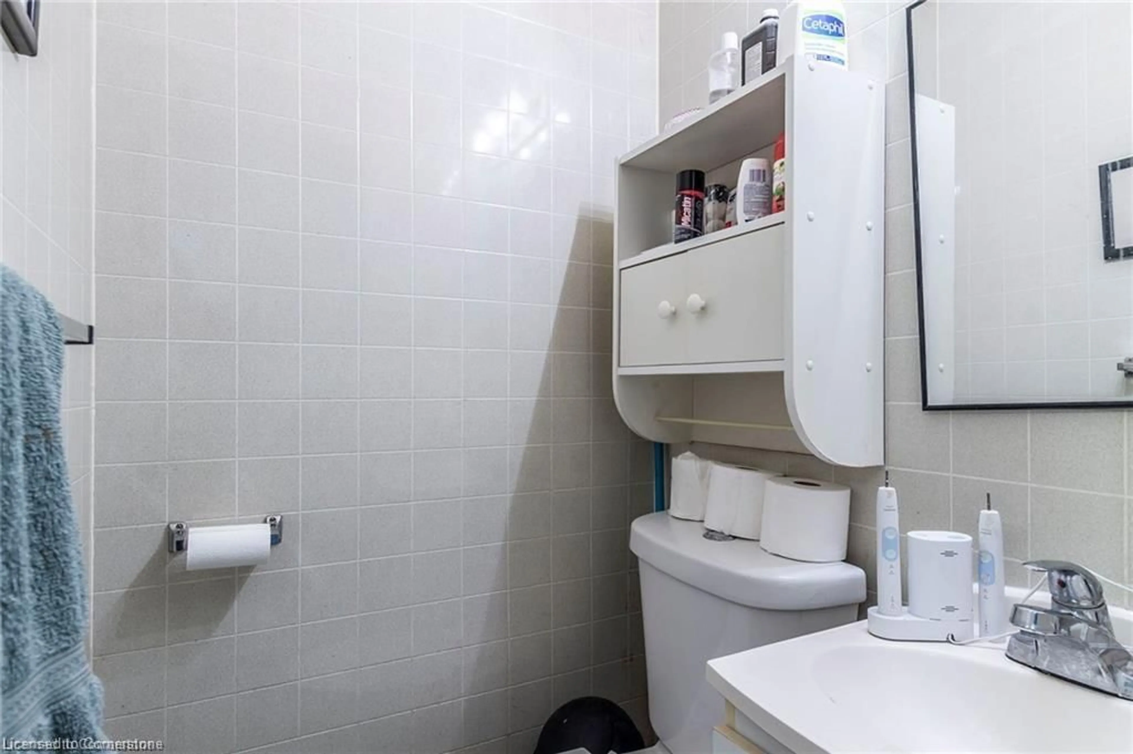 Standard bathroom, floor is not visible for 46 Shanley St, Kitchener Ontario N2H 5N9