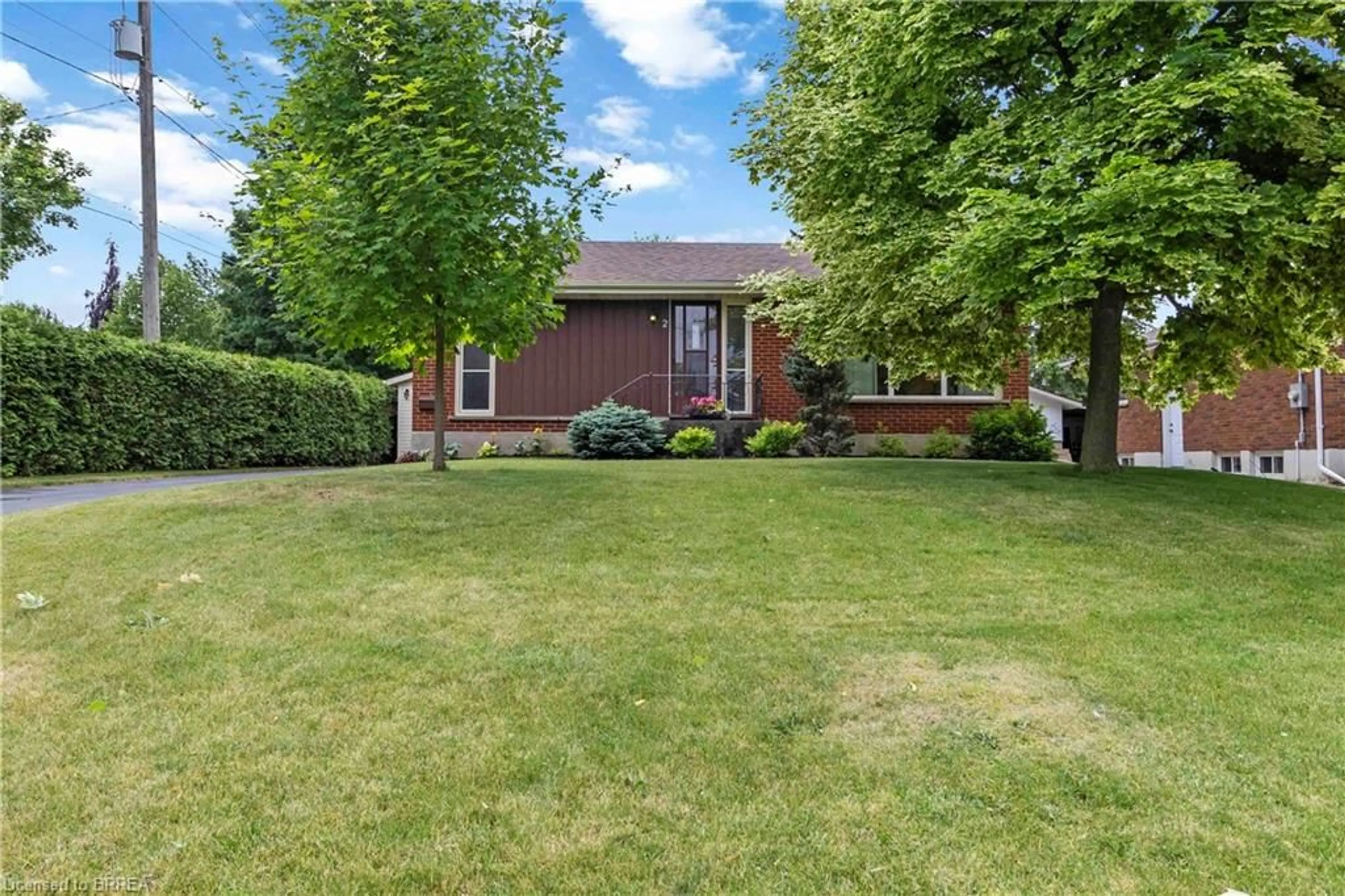 A pic from outside/outdoor area/front of a property/back of a property/a pic from drone, street for 2 Barbara St, Brantford Ontario N3R 5M8