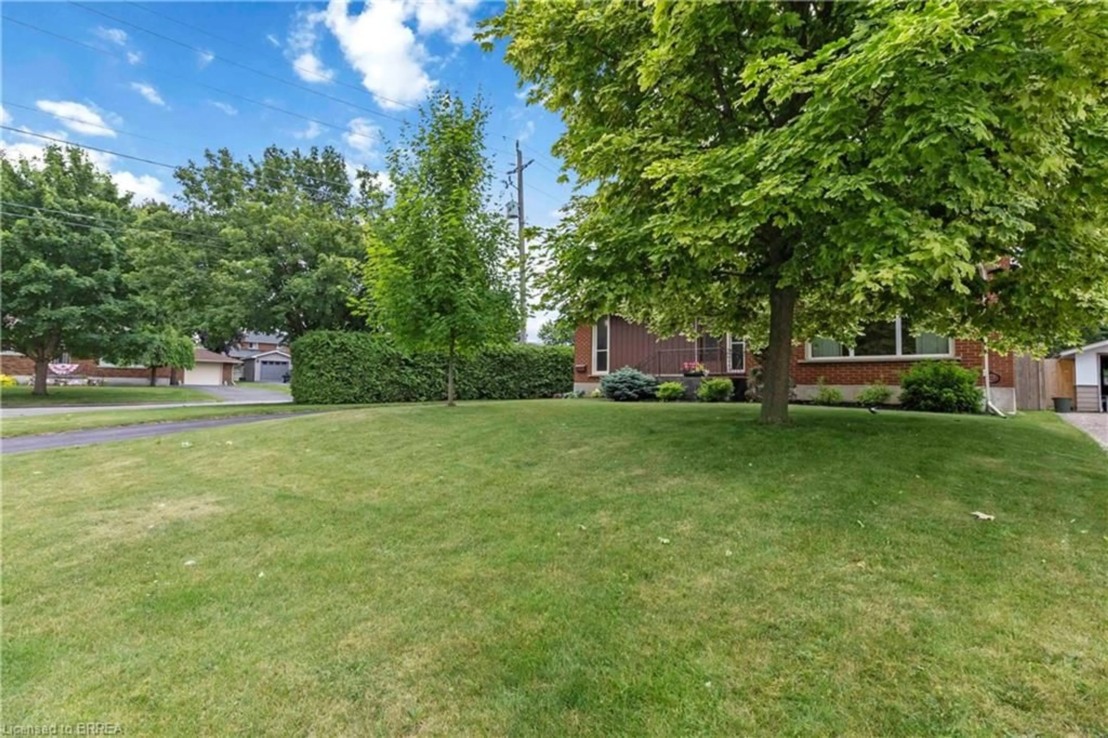 Patio, street for 2 Barbara St, Brantford Ontario N3R 5M8