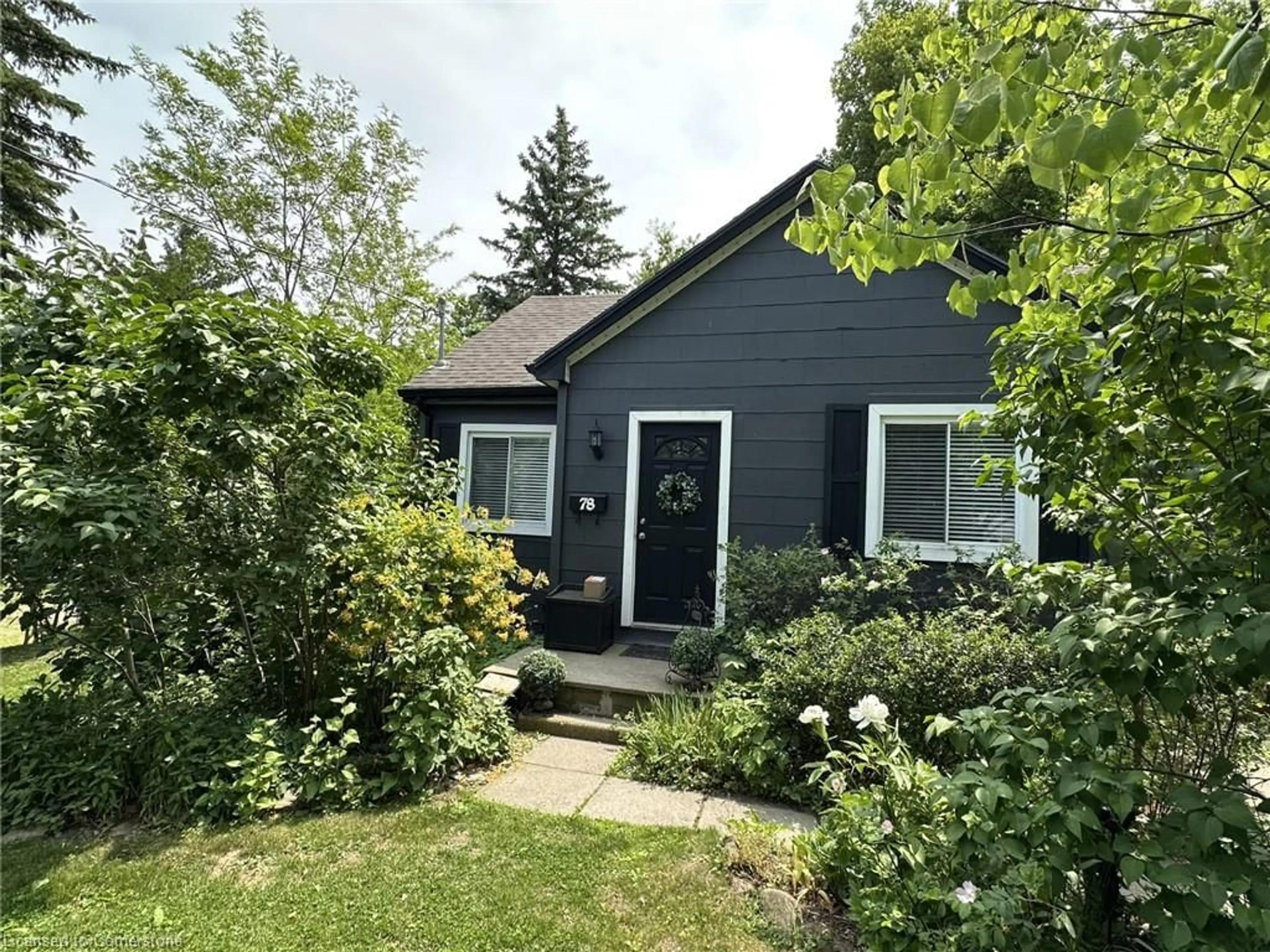 A pic from outside/outdoor area/front of a property/back of a property/a pic from drone, street for 78 Queensway Dr, Simcoe Ontario N3Y 4M6