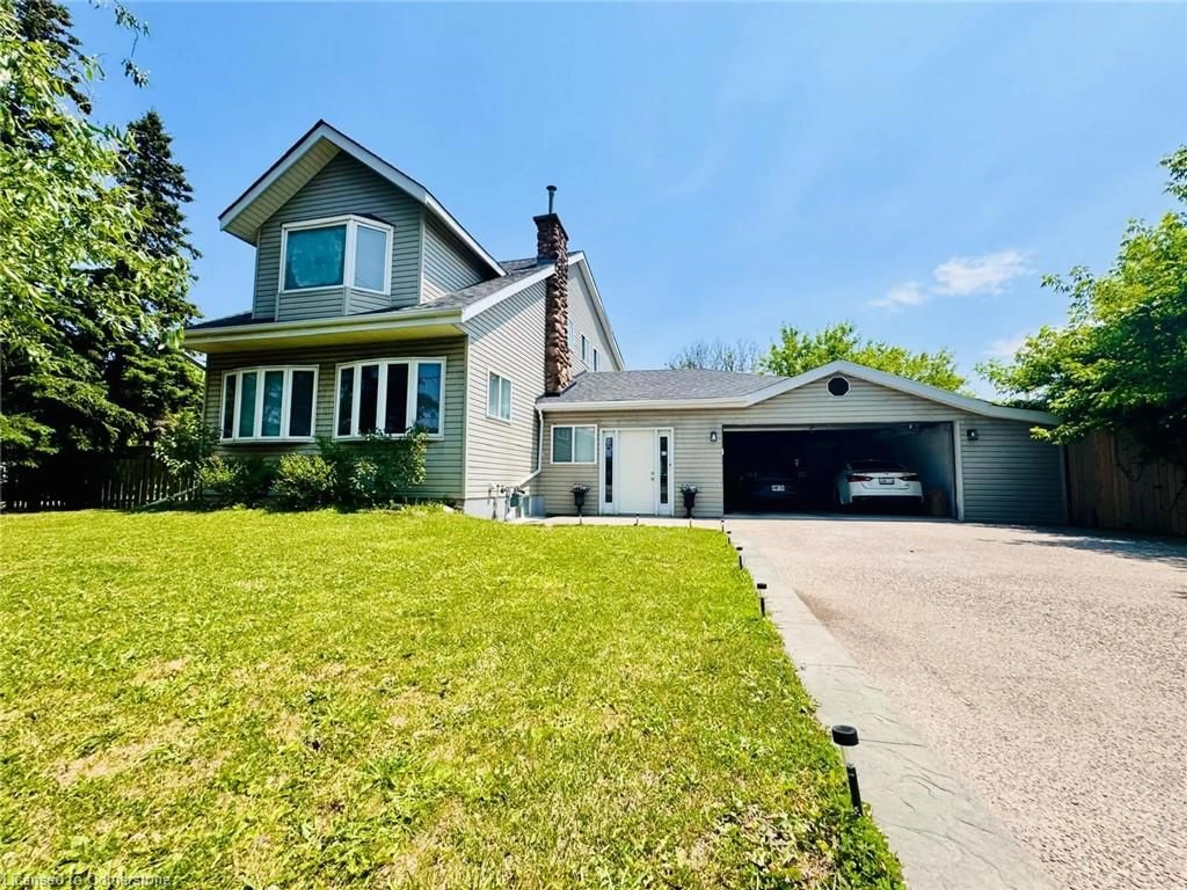 A pic from outside/outdoor area/front of a property/back of a property/a pic from drone, street for 322 Jones Rd, Hamilton Ontario L8E 5N2