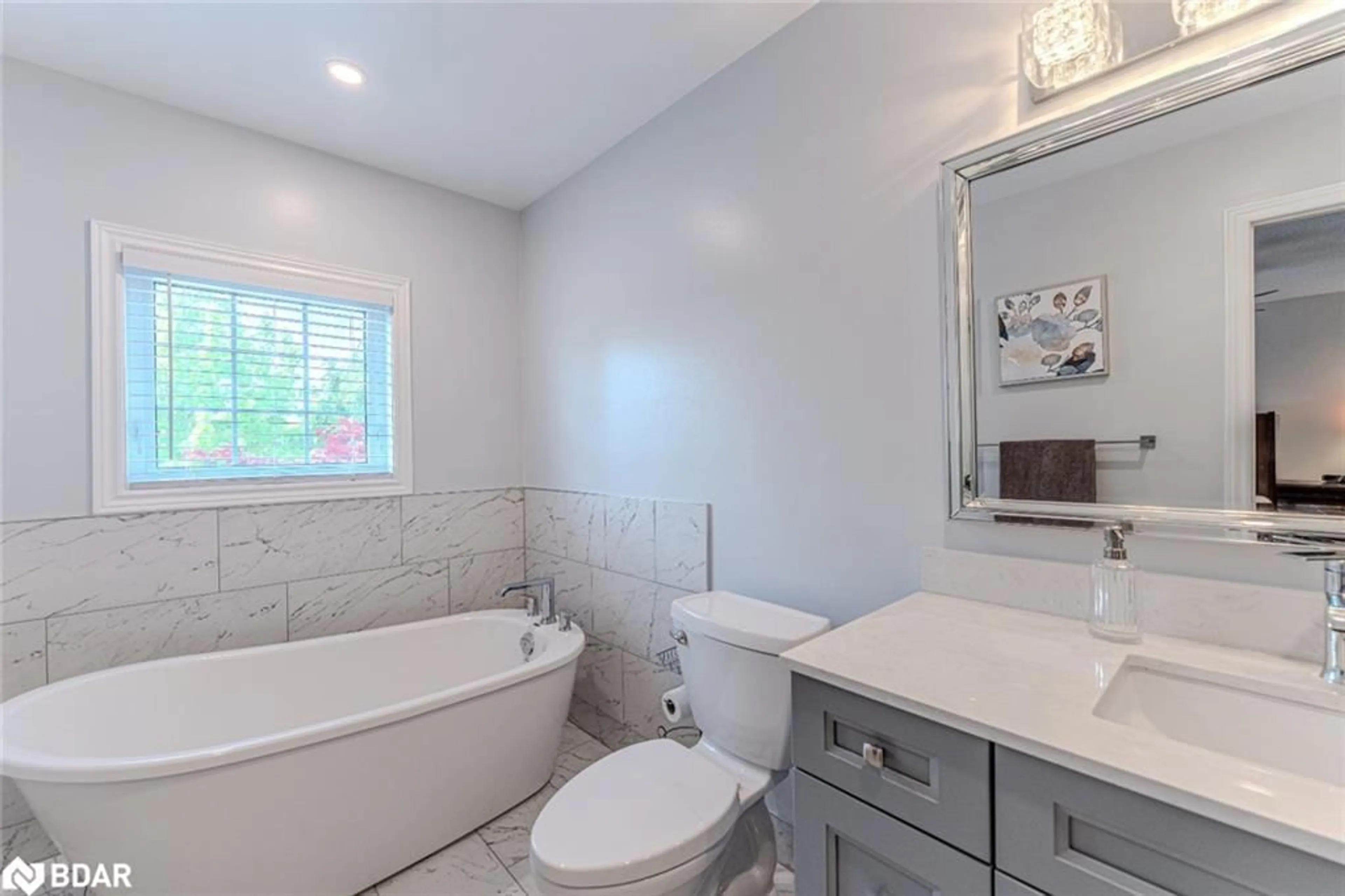 Contemporary bathroom, ceramic/tile floor for 60 Noble Dr, Bradford Ontario L3Z 3A8