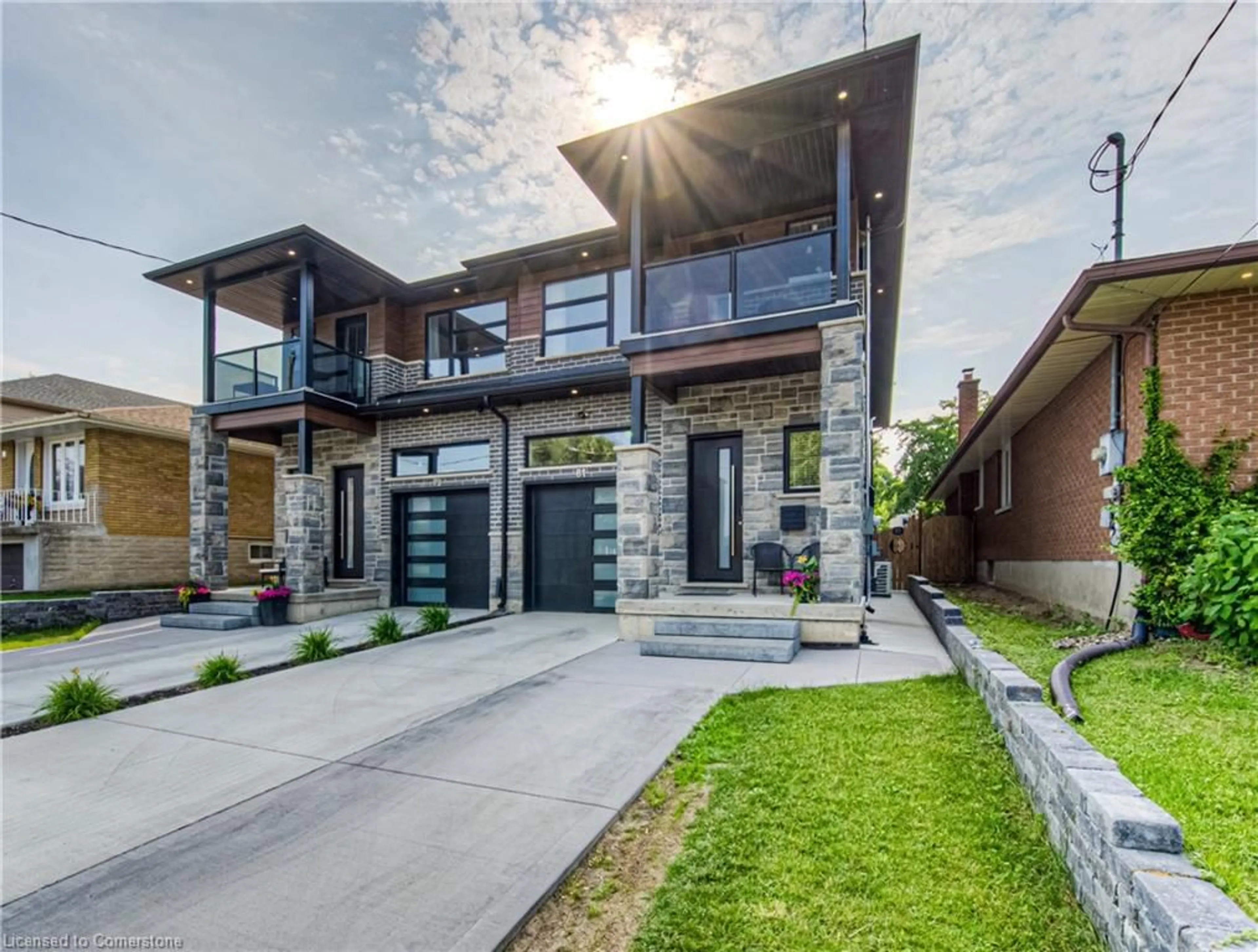 Home with brick exterior material, street for 81 Fifth Ave, Kitchener Ontario N2C 1P5