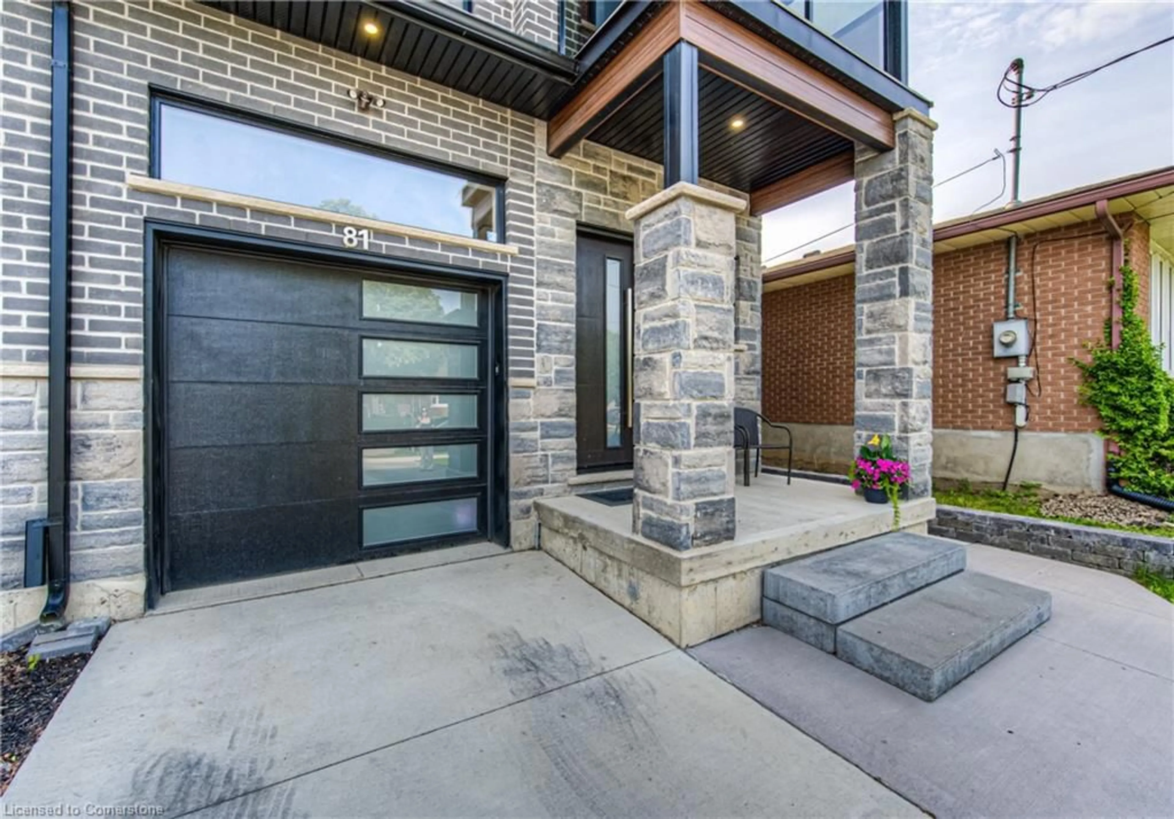 Home with brick exterior material, street for 81 Fifth Ave, Kitchener Ontario N2C 1P5