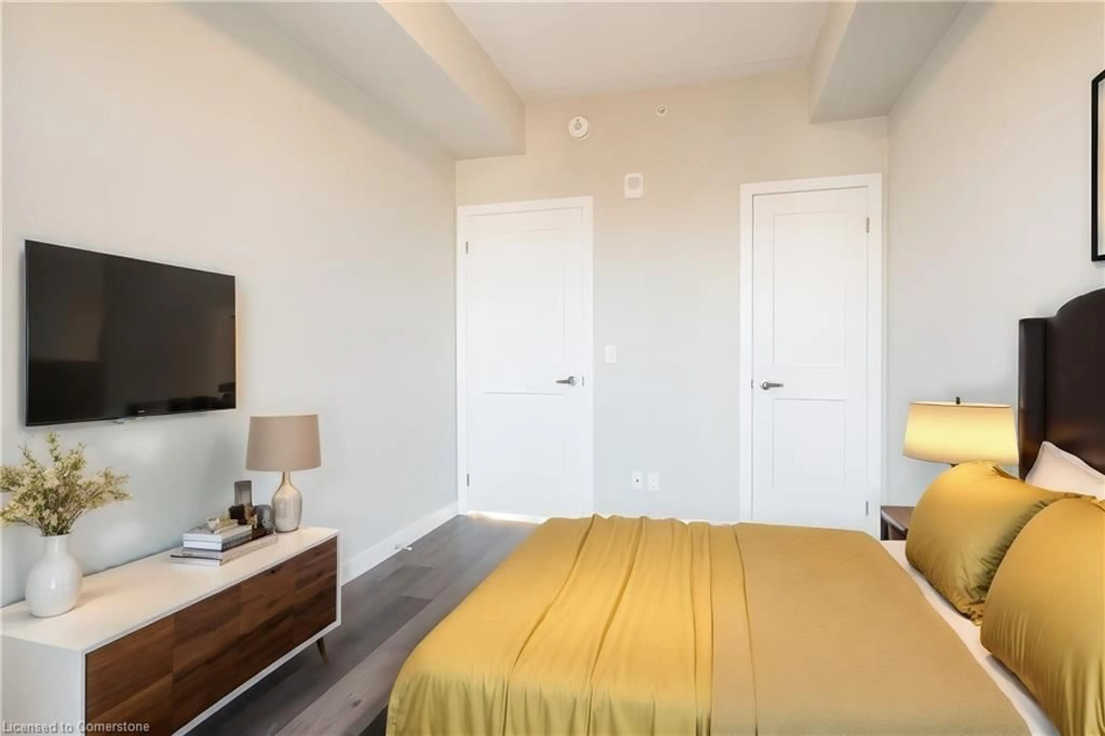 A pic of a room for 15 Queen St #2014, Hamilton Ontario L8P 0C6