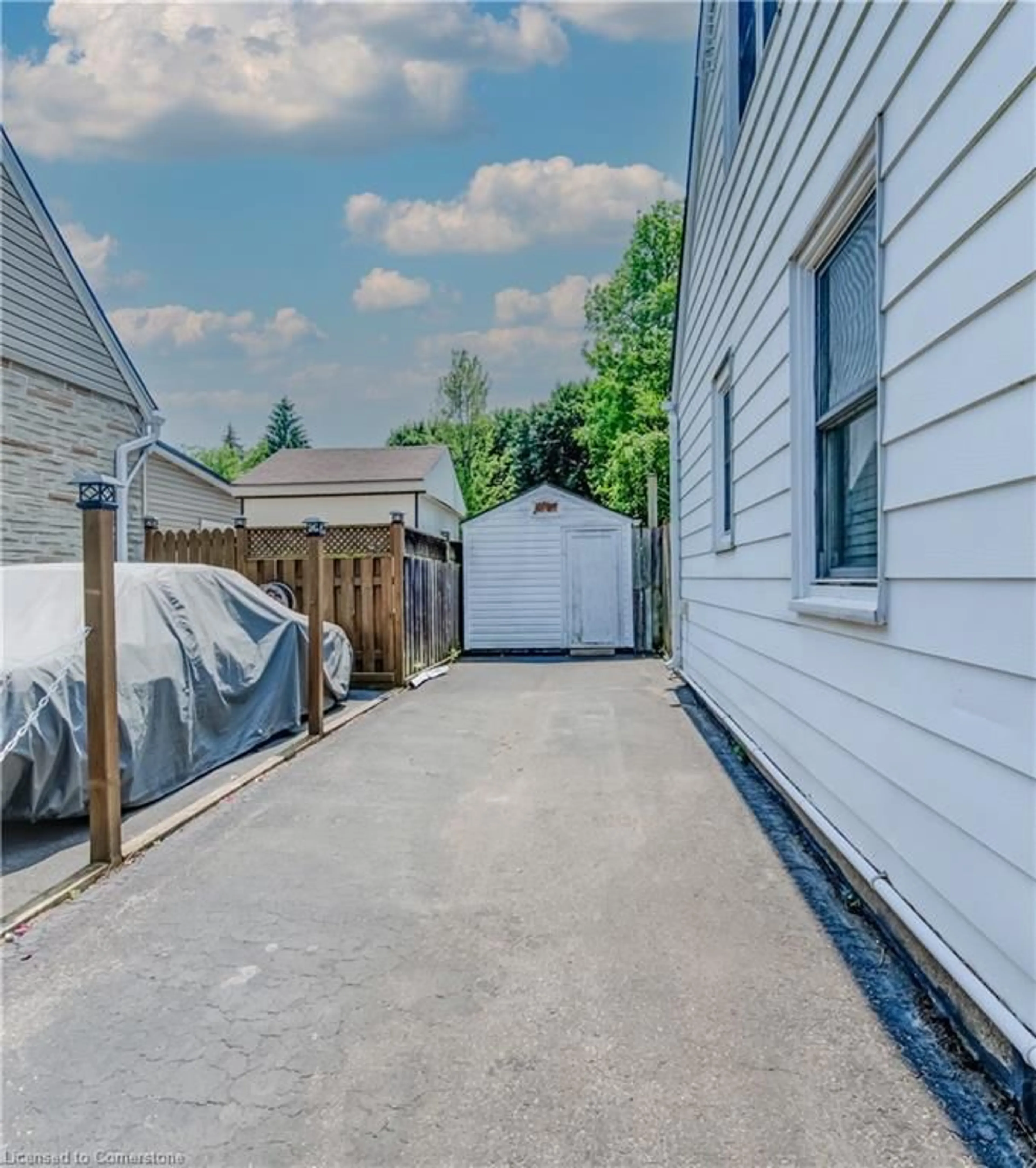 Patio, street for 17 Gore St, Cambridge Ontario N1R 1R6