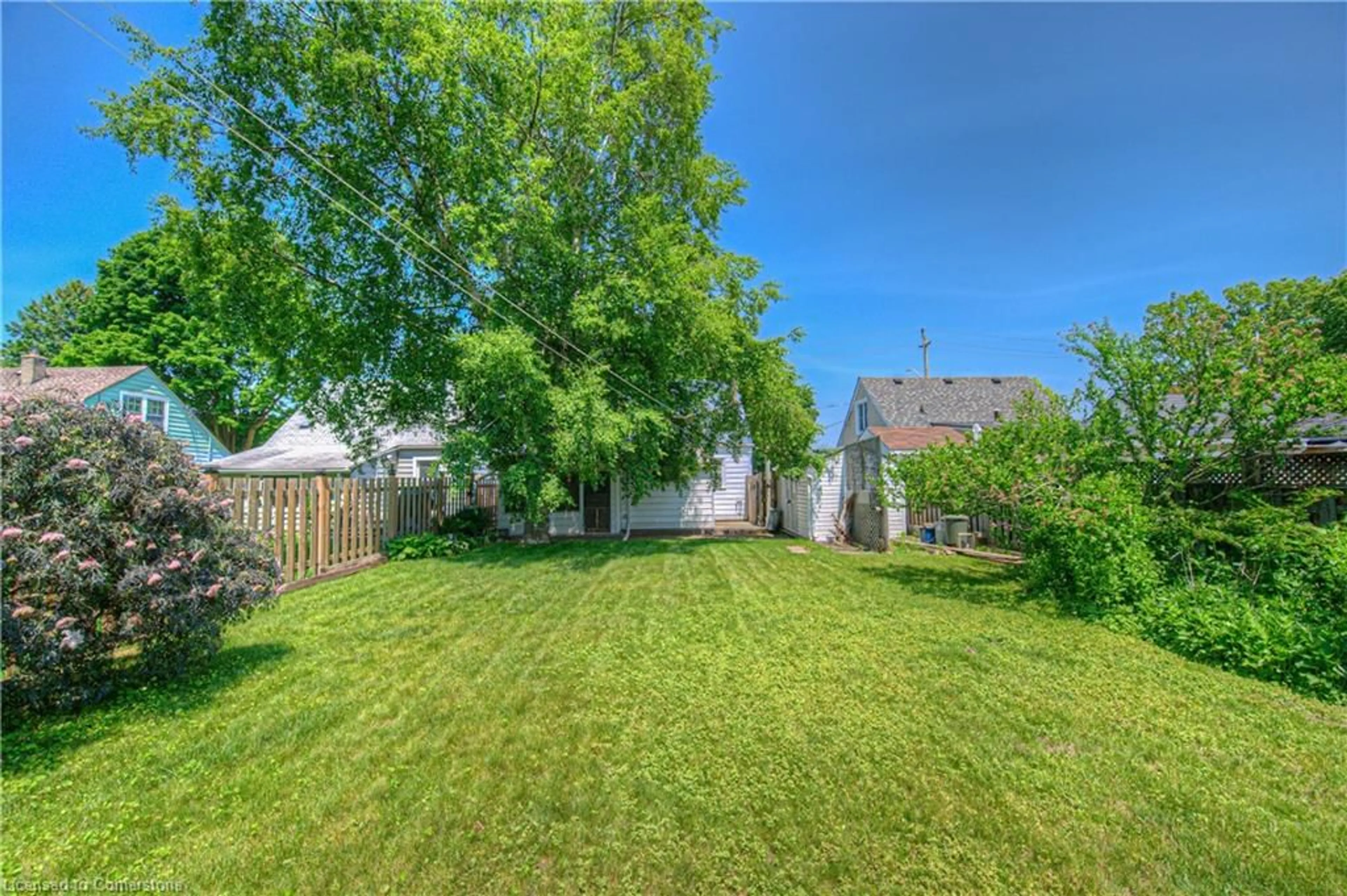 A pic from outside/outdoor area/front of a property/back of a property/a pic from drone, street for 17 Gore St, Cambridge Ontario N1R 1R6