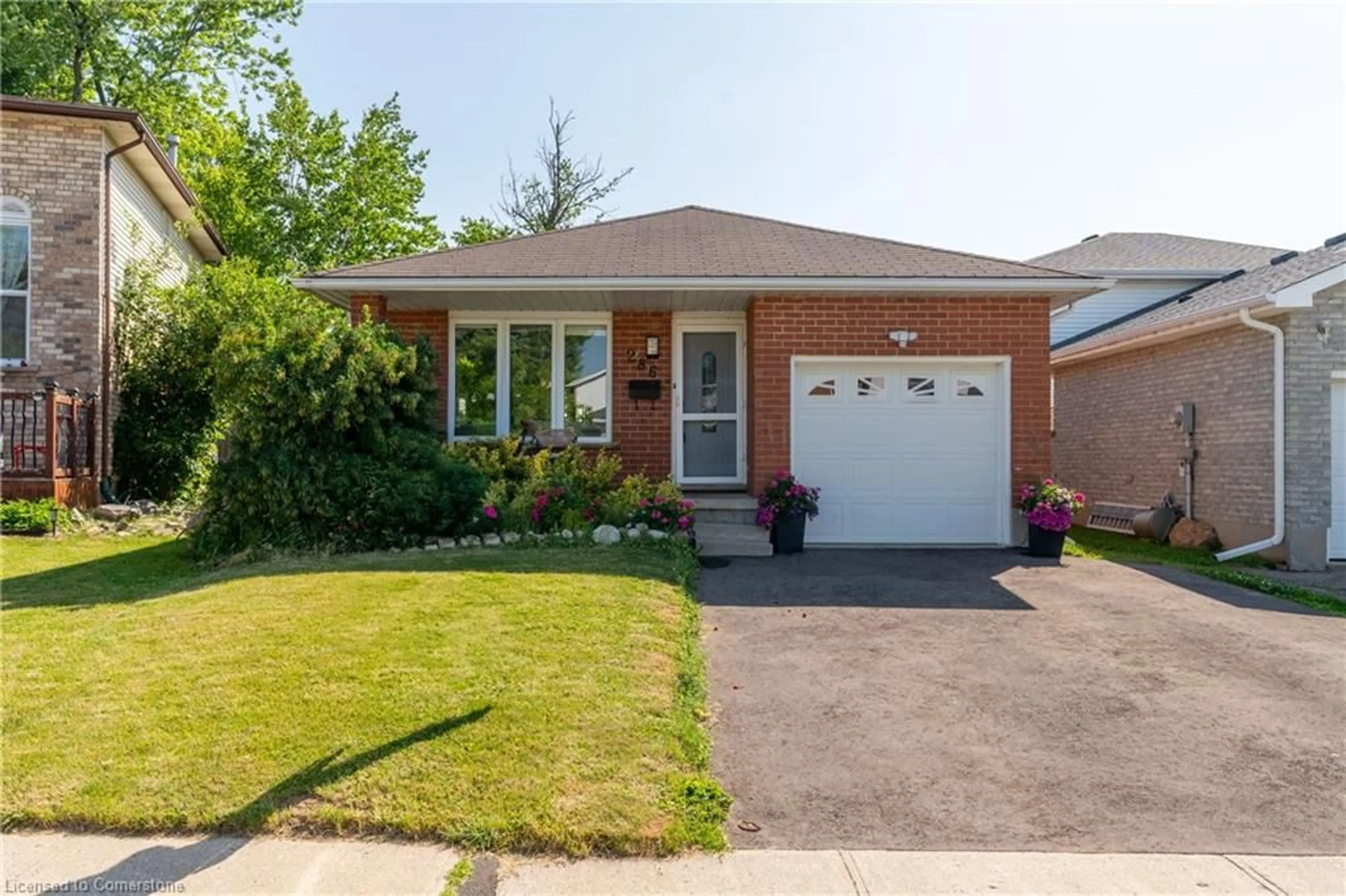 Home with brick exterior material, street for 286 Newbury Dr, Kitchener Ontario N2N 3A3