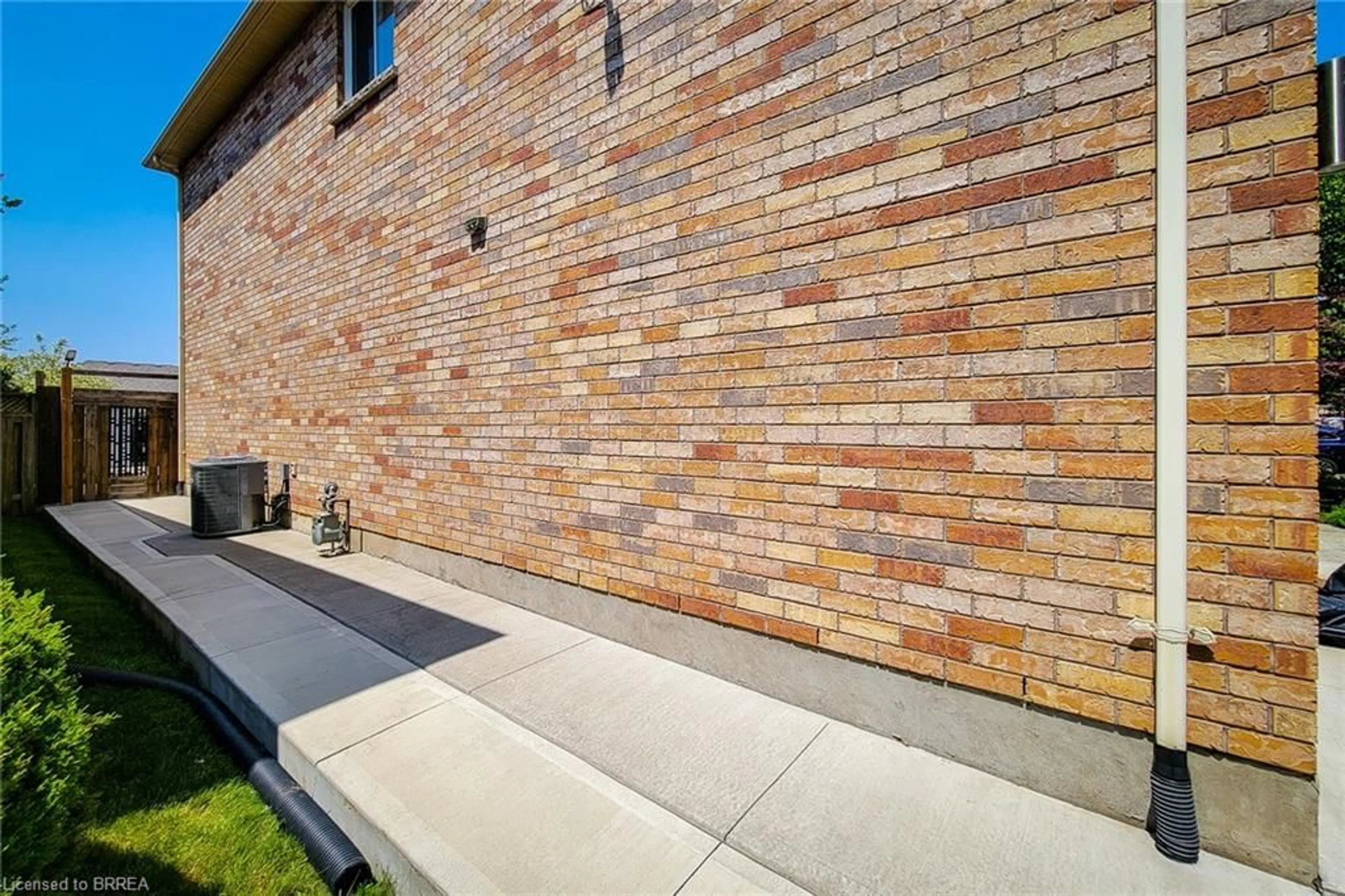 Home with brick exterior material, street for 44 Webb Ave, Brantford Ontario N3T 6S6