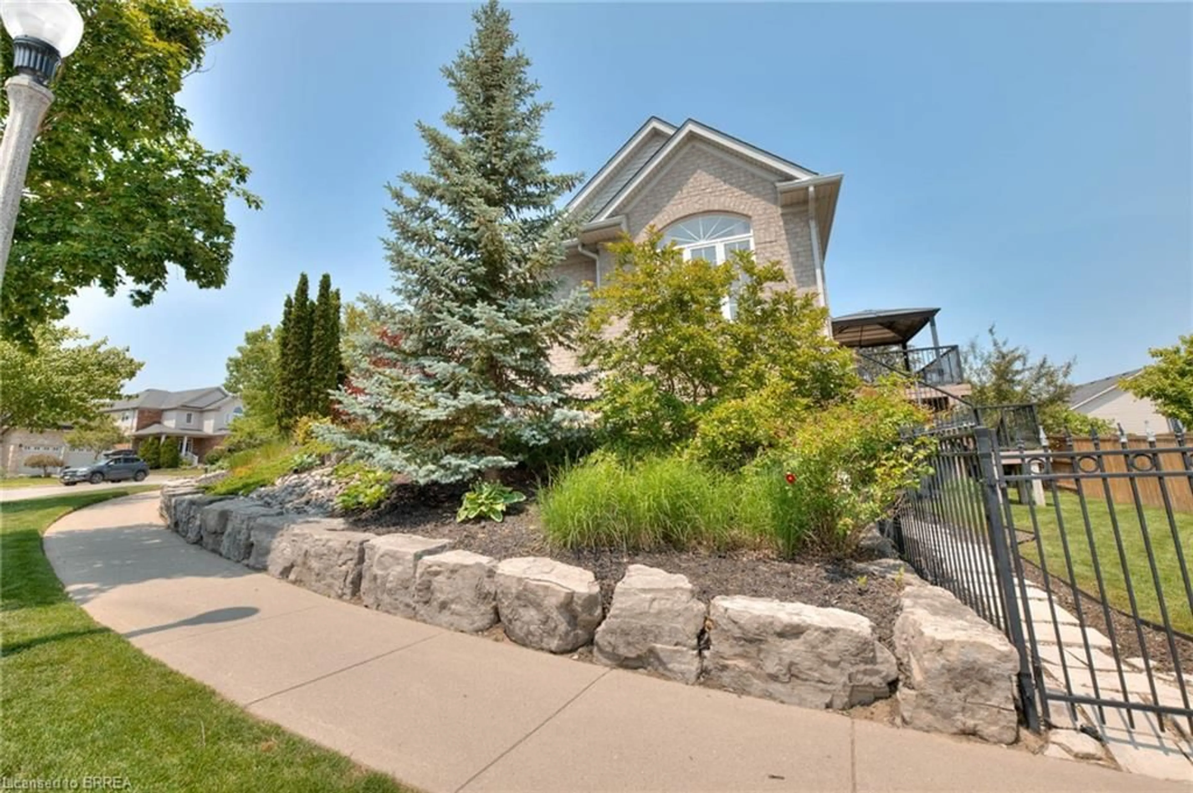 Patio, street for 330 Pine Valley Dr, Kitchener Ontario N2P 2V5