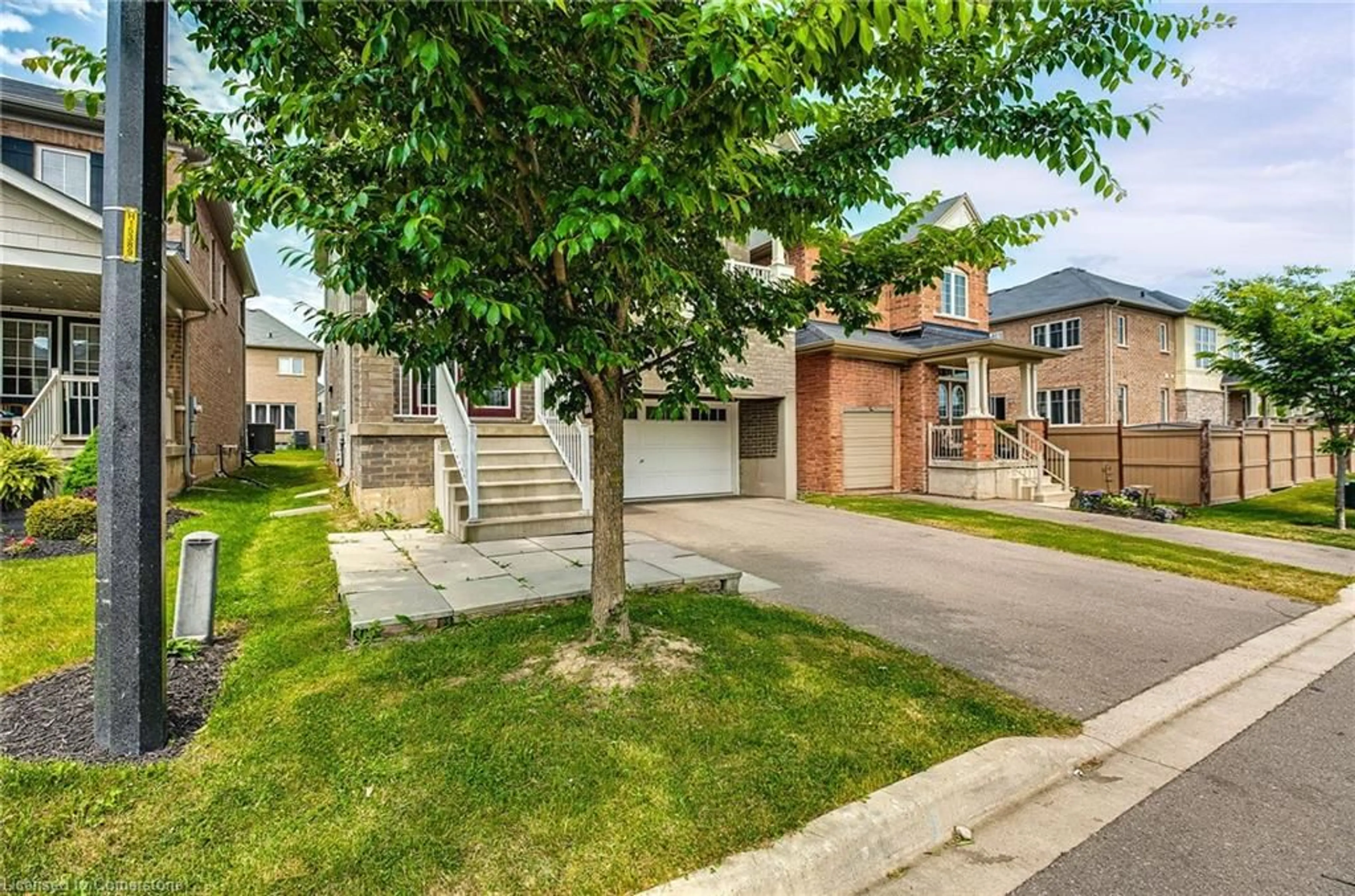 A pic from outside/outdoor area/front of a property/back of a property/a pic from drone, street for 41 Sumac Dr, Caledonia Ontario N3W 0C2