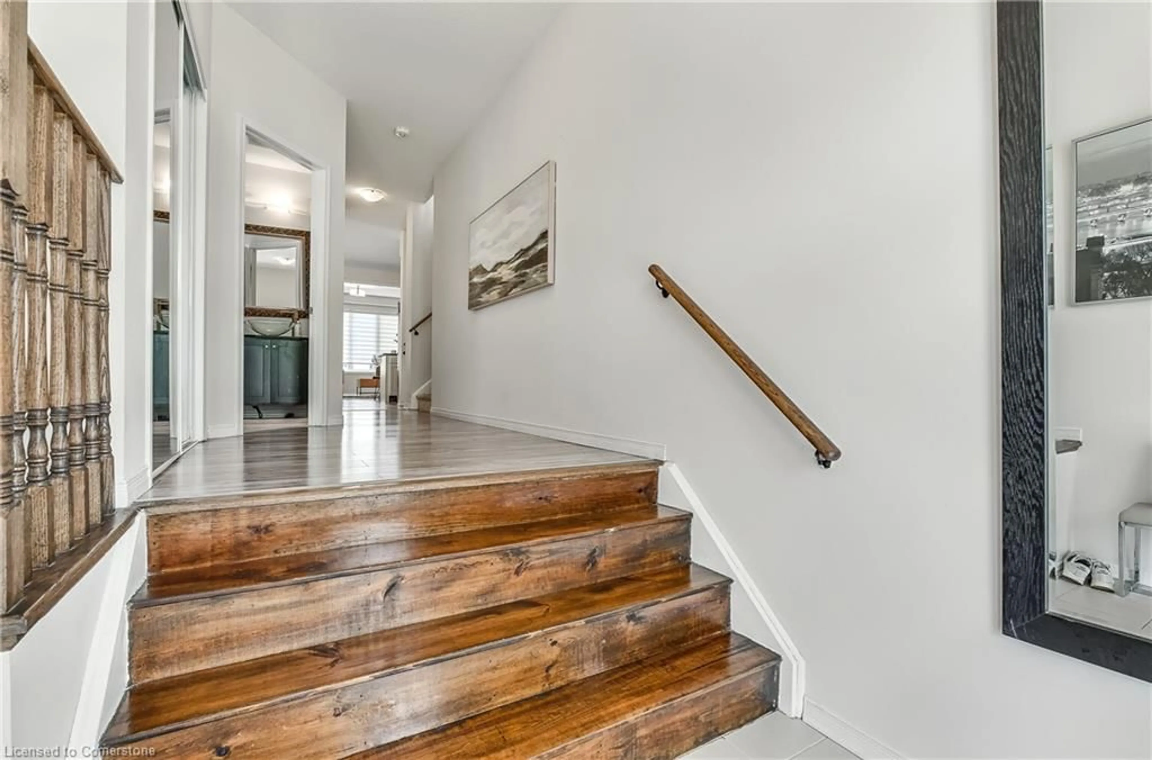 Indoor entryway for 41 Sumac Dr, Caledonia Ontario N3W 0C2