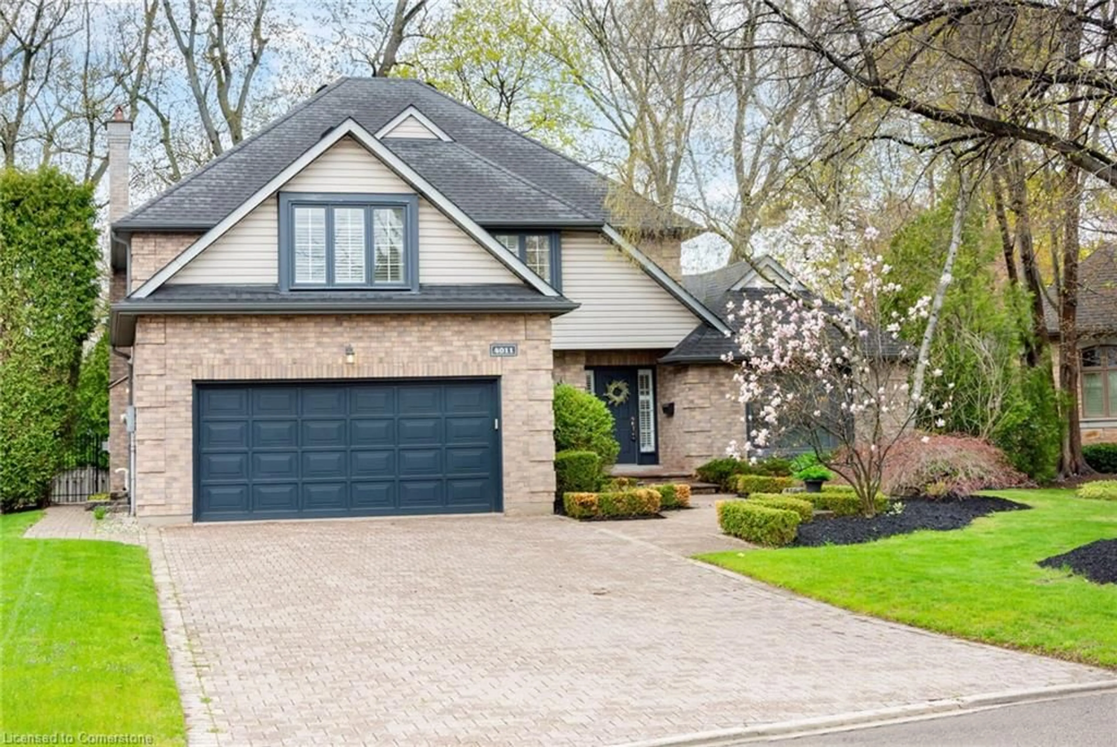 Home with brick exterior material, street for 4011 Lantern Lane, Burlington Ontario L7L 5Z2