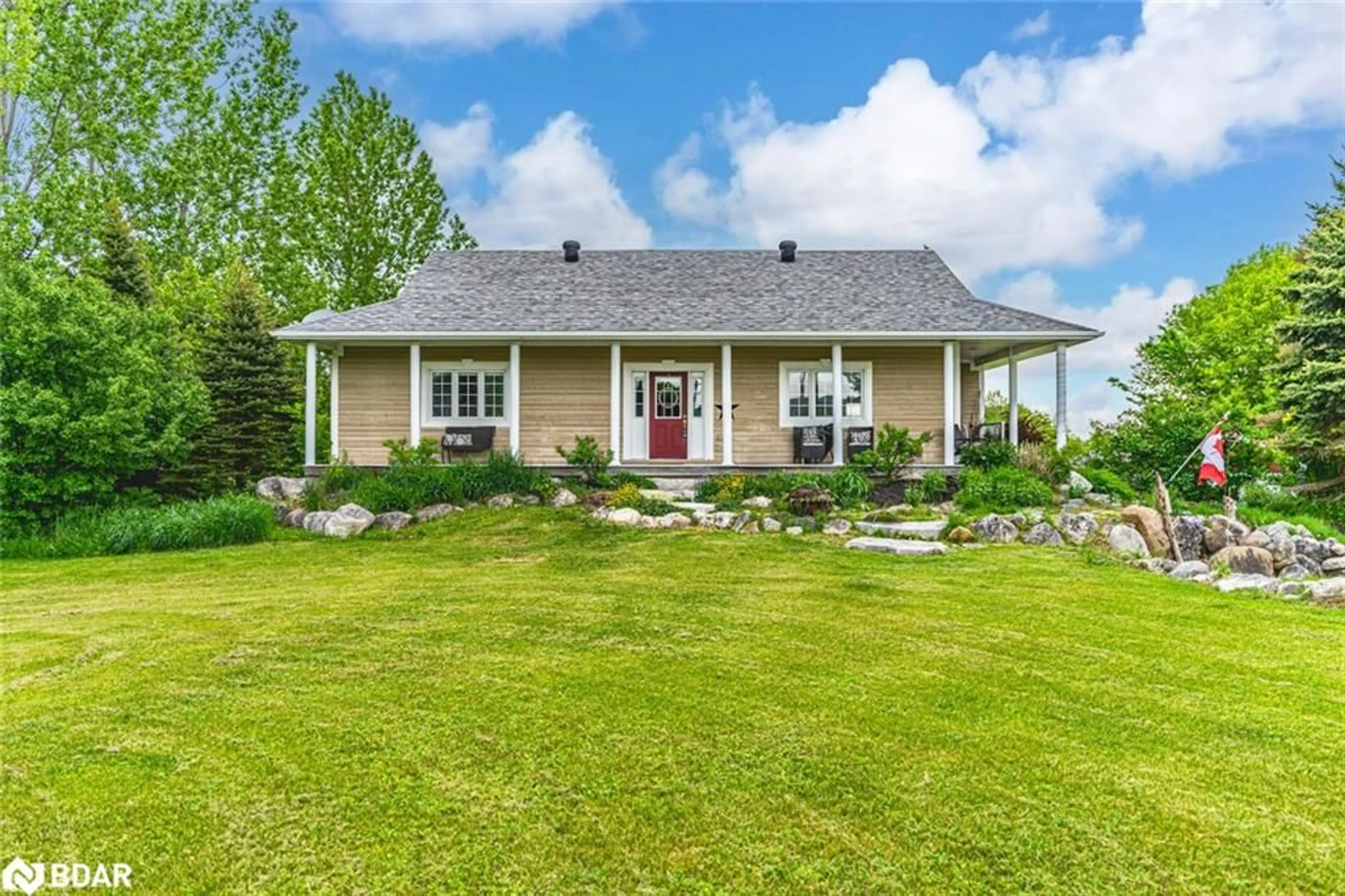 Home with vinyl exterior material, unknown for 3705 County Road 124, Nottawa Ontario L0M 1P0