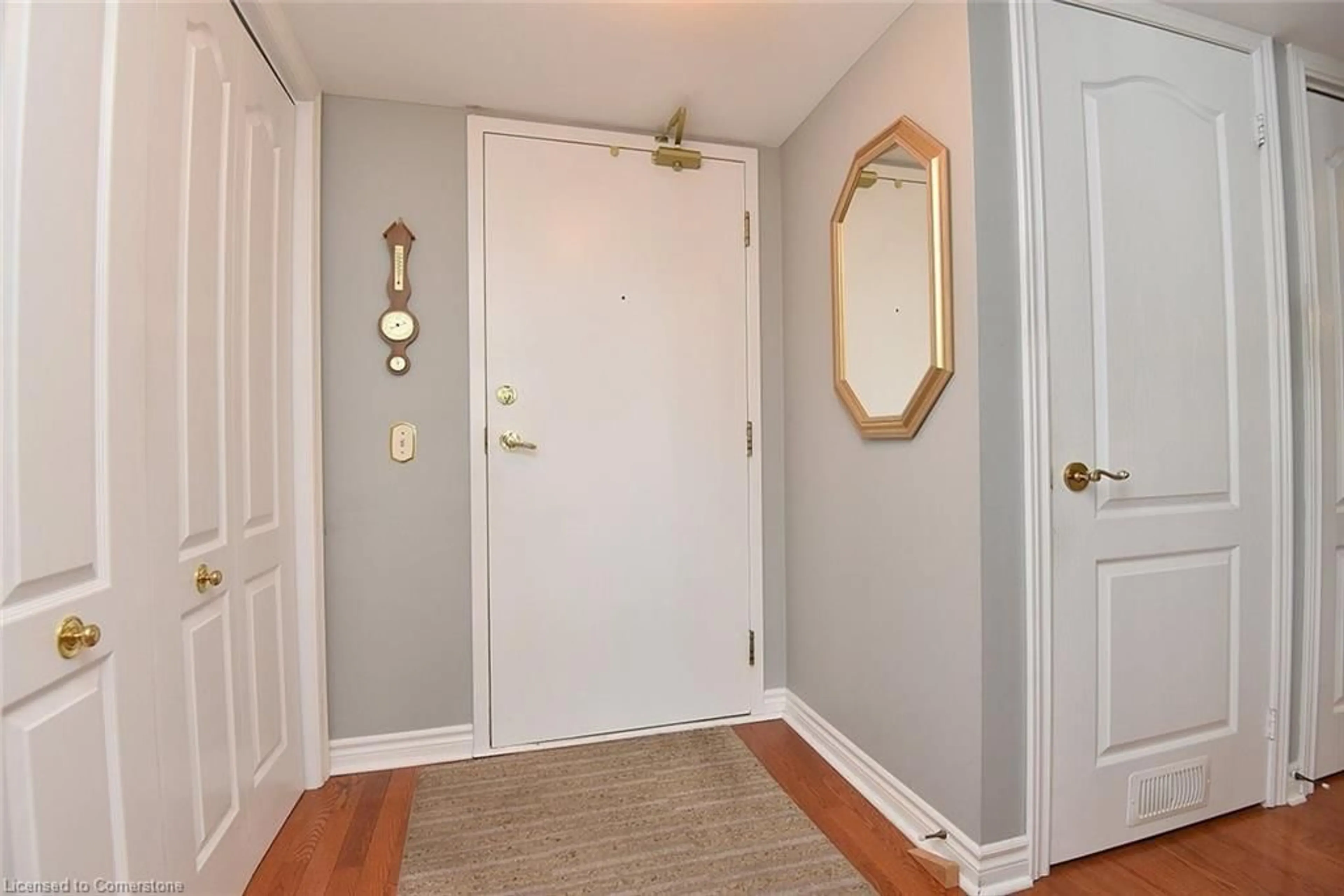 Indoor entryway for 600 Silverbirch Blvd #205, Mount Hope Ontario L0R 1W0