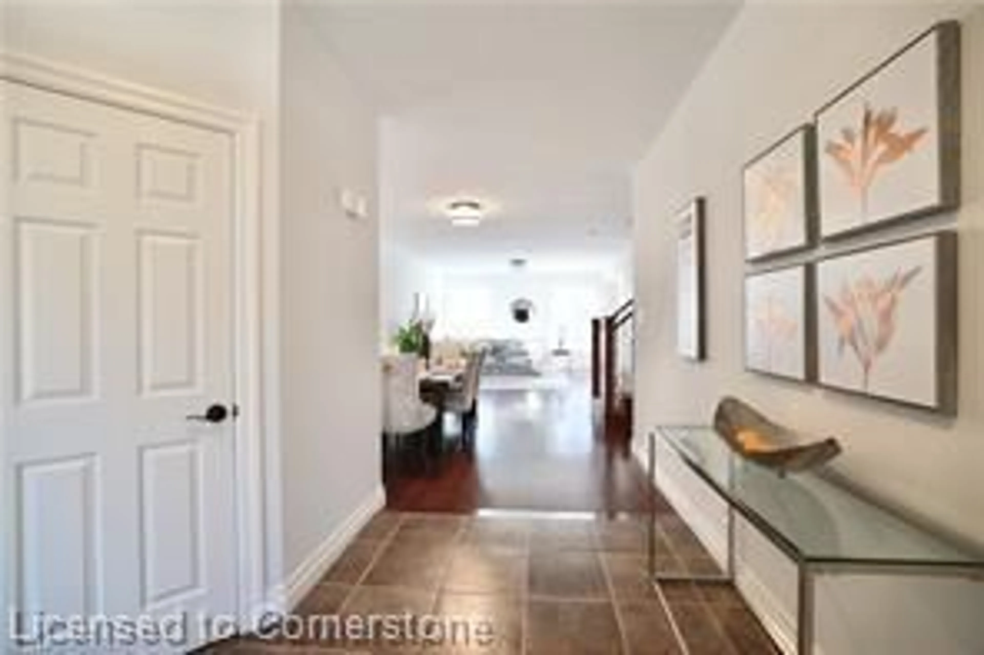 Indoor entryway for 341 Zeller Dr, Kitchener Ontario N2A 0B2