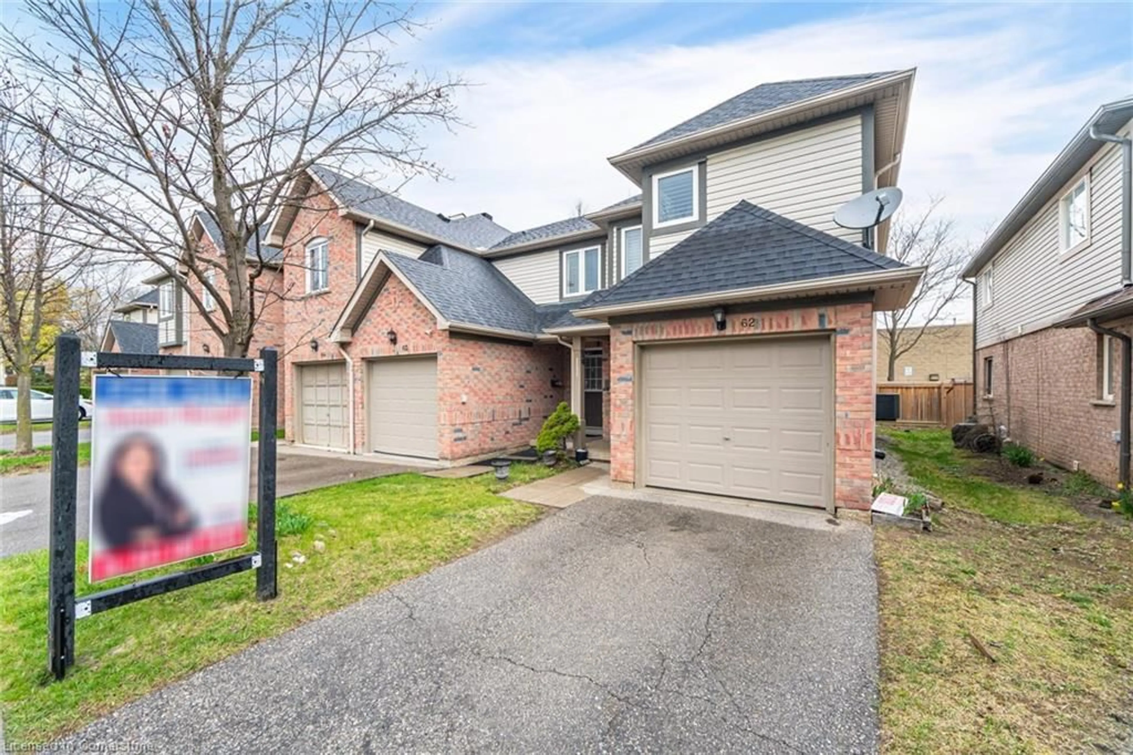 Home with brick exterior material, street for 5255 Guildwood Way #62, Mississauga Ontario L5R 4A8