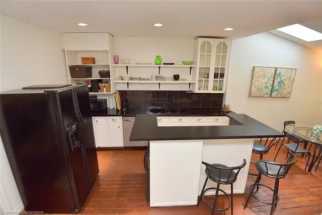 Additional property image - 61 Burlington St