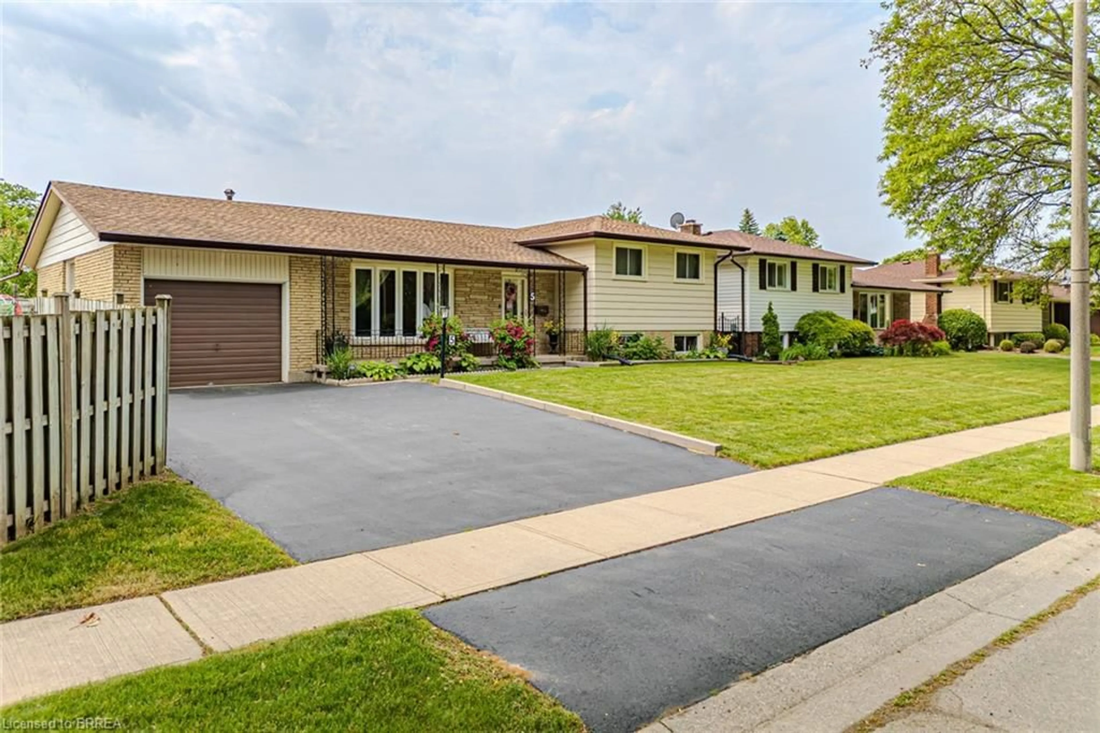 Home with brick exterior material, street for 5 Pippin Dr, Brantford Ontario N3R 5V8