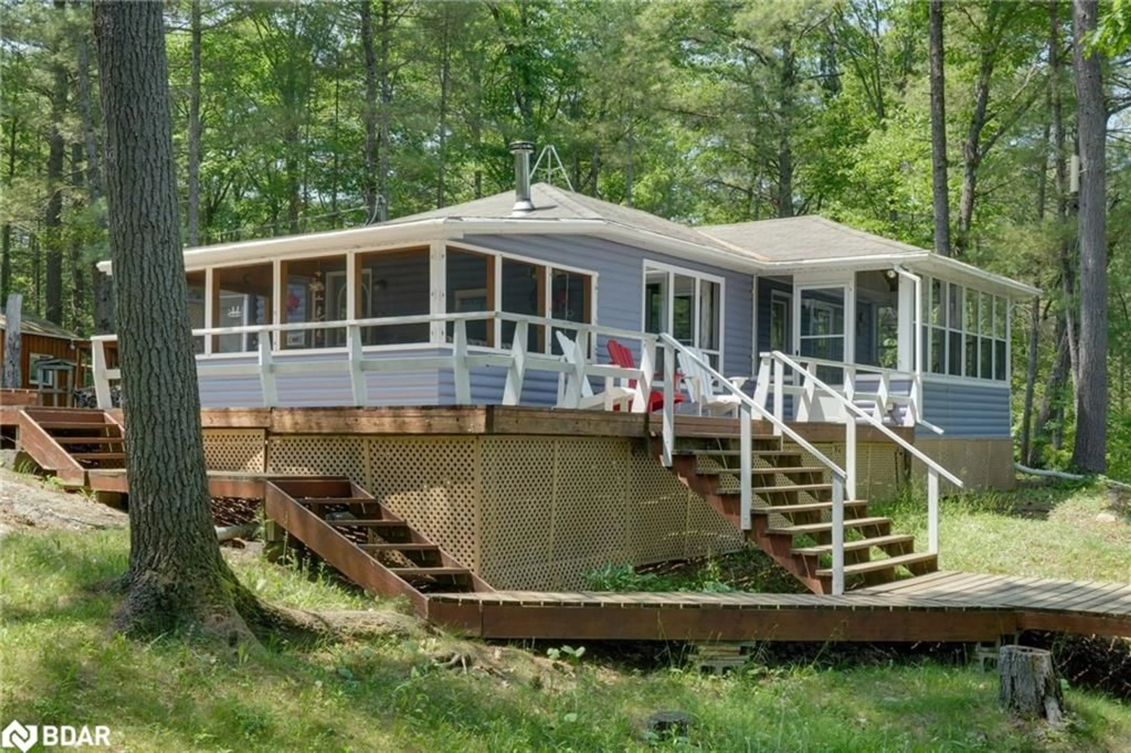 Home with vinyl exterior material, water/lake/river/ocean view for 7156 Severn River Shore, Georgian Bay Ontario P0C 1M0