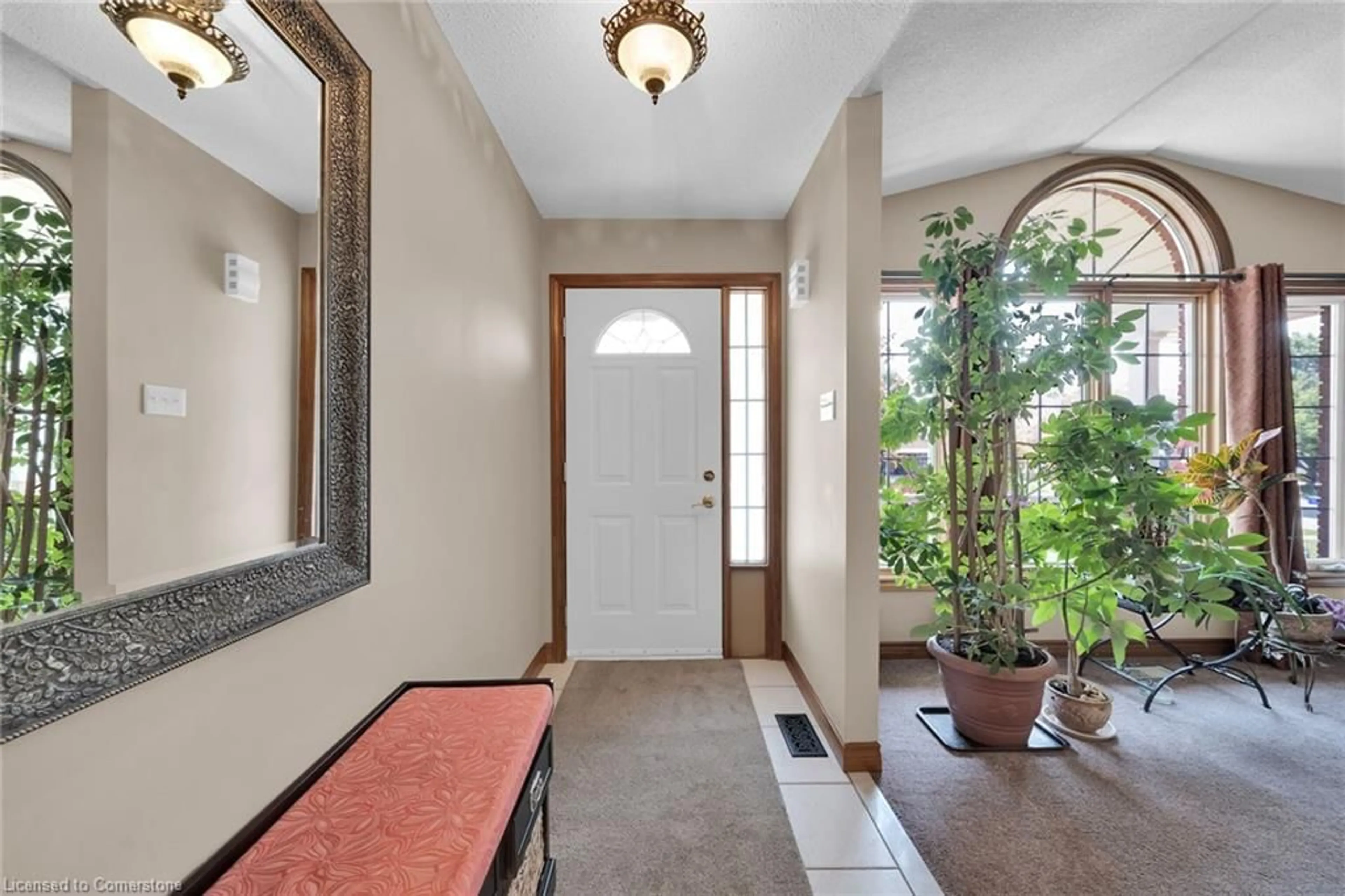 Indoor entryway for 212 Alderlea Ave, Glanbrook Ontario L0R 1W0