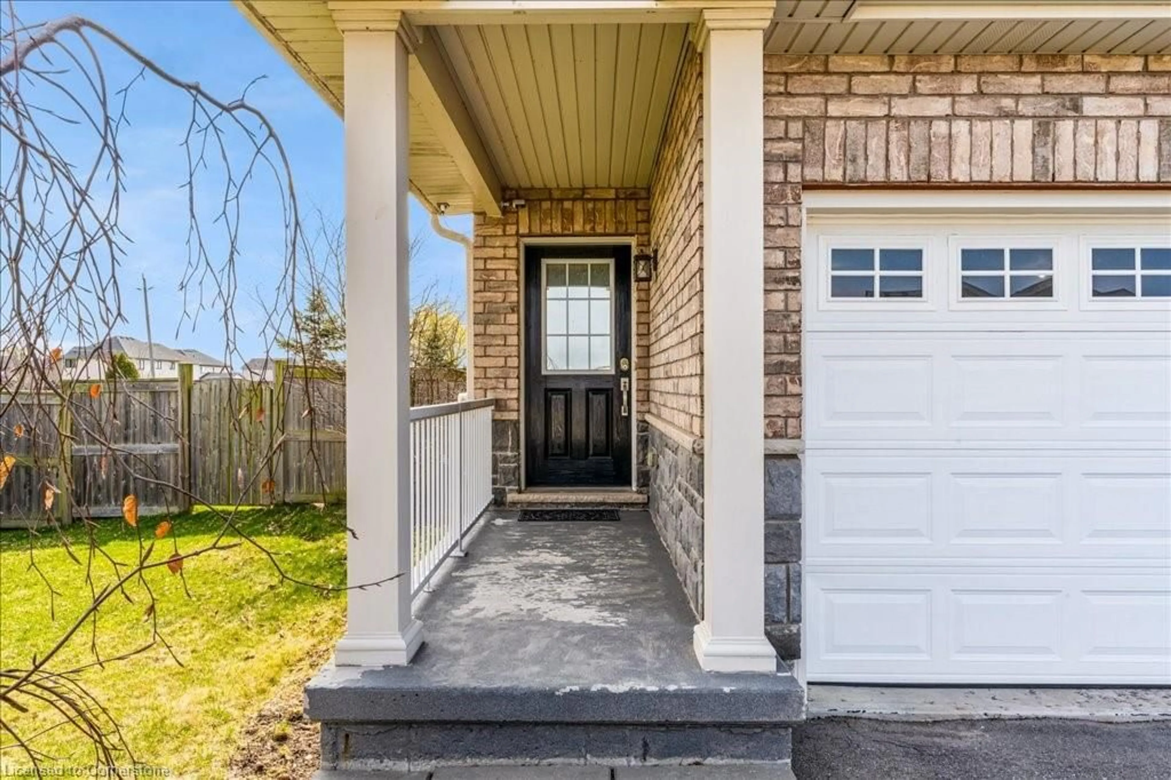 Indoor entryway for 187 Cardinal Cres, Welland Ontario L3C 0B7